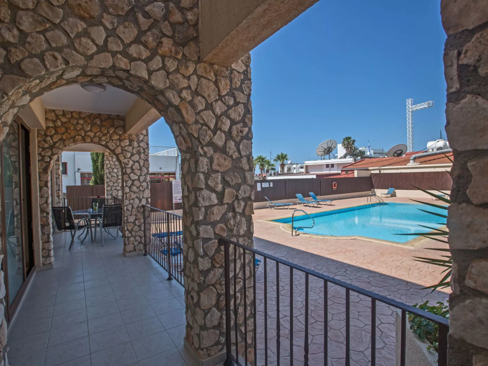 Geräumige Wohnung mit Gemeinschaftspool - Image-tags.info