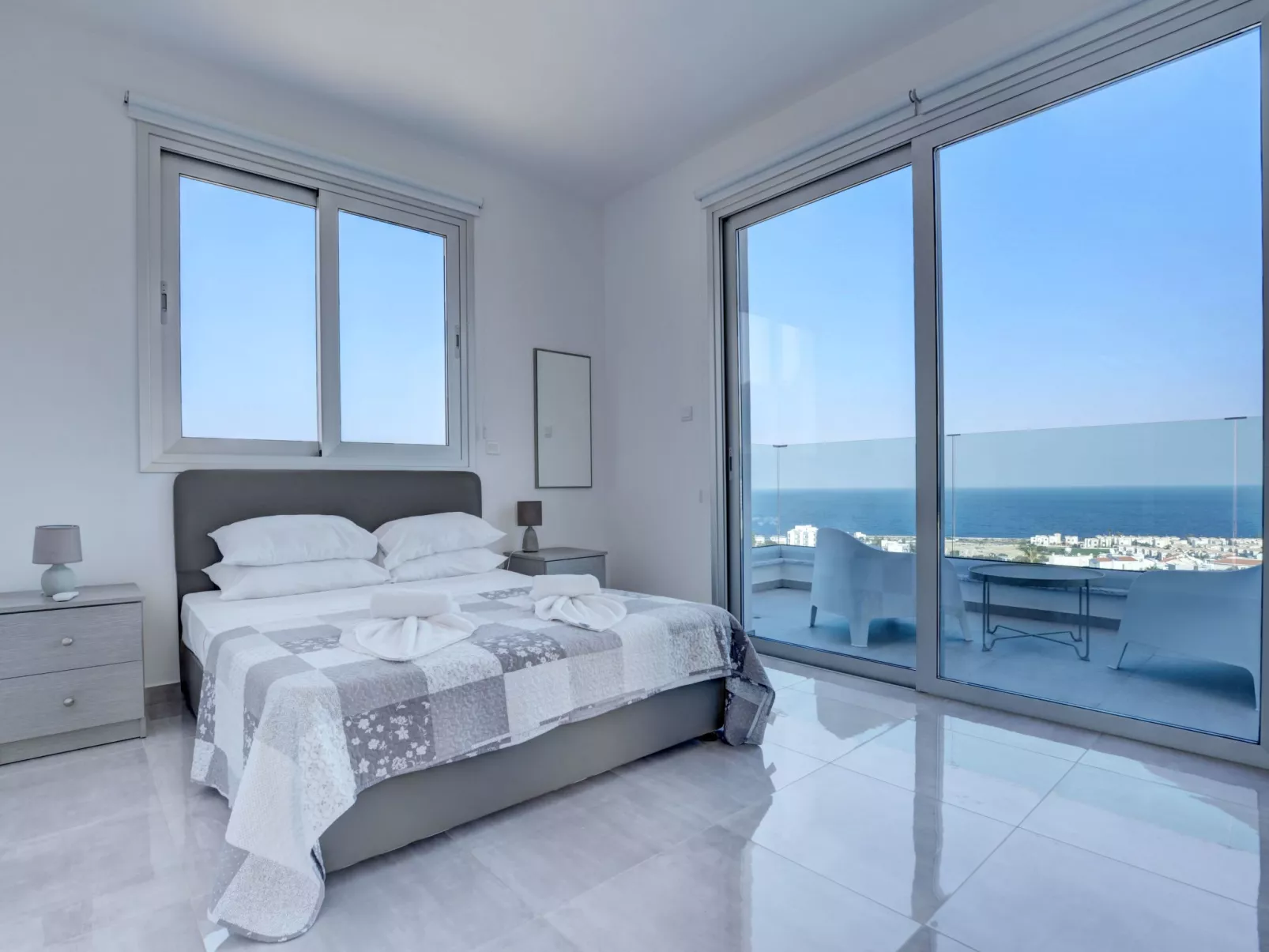 Private Villa mit 4 Schlafzimmern, Pool und Meerblick - Image-tags.info