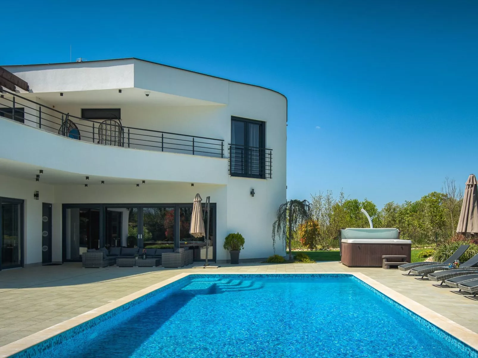 Sommer 'Villa La Dominika - Image-tags.info