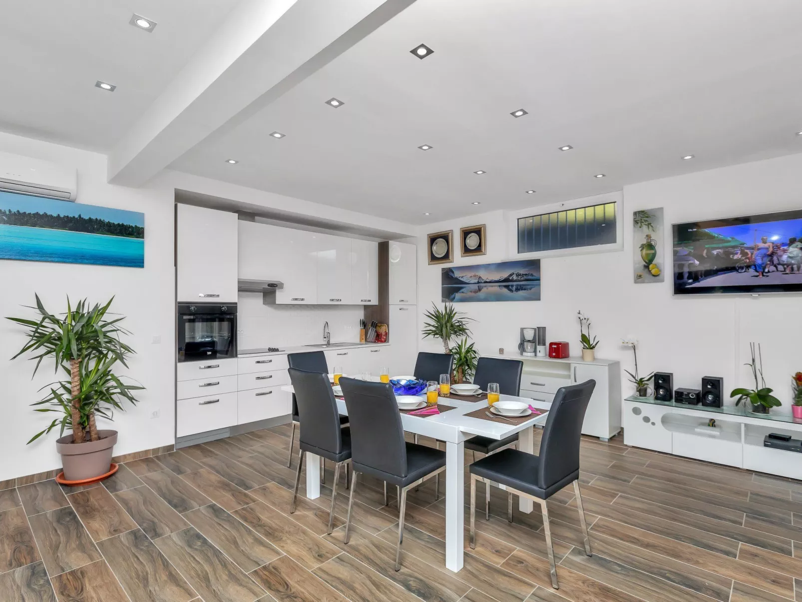 Villa Infinite mit Schwimmbad und Meerblick - Binnen