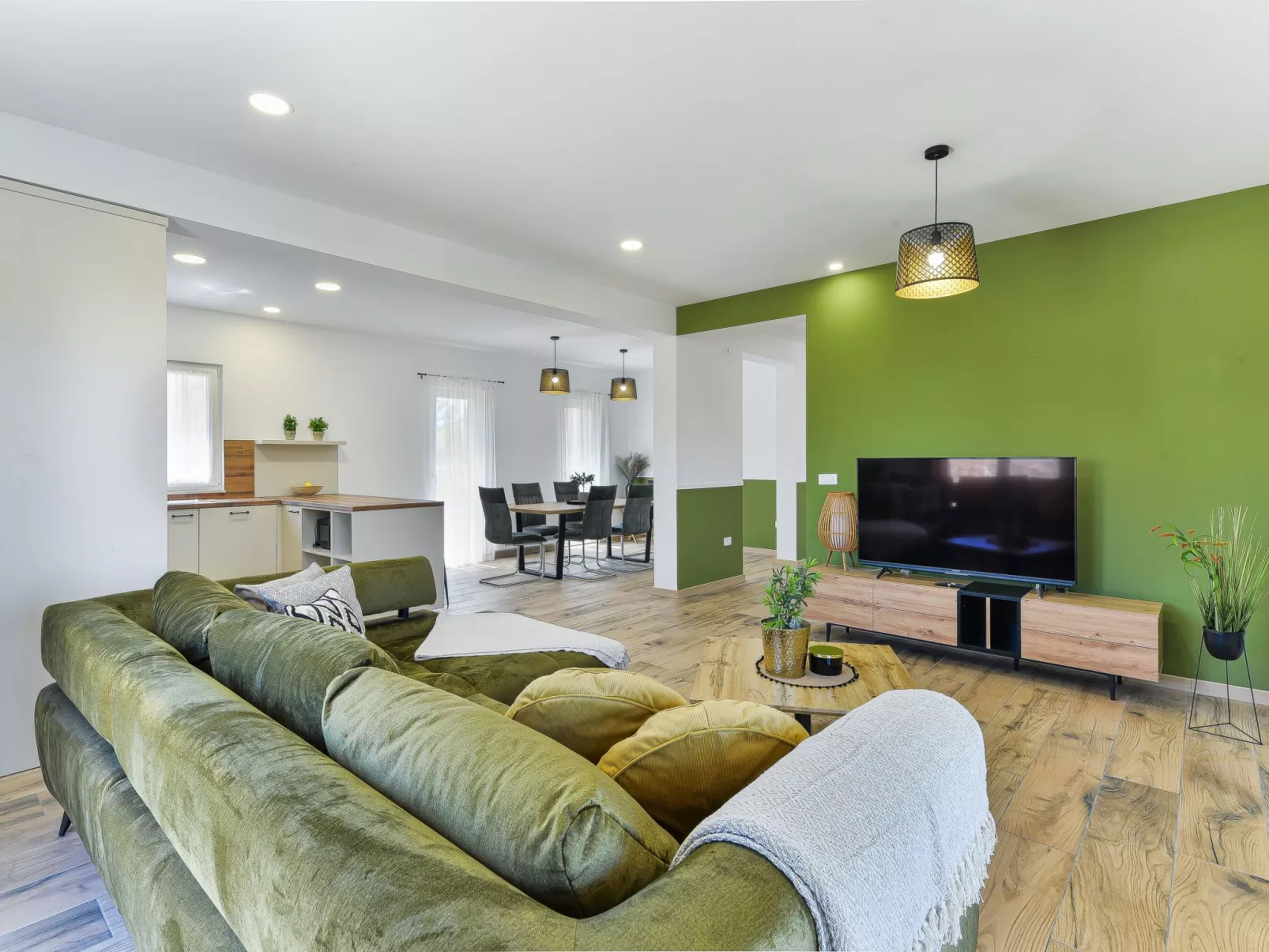 Neue Luxusvilla mit Schwimmbad, Sauna - Image-tags.info