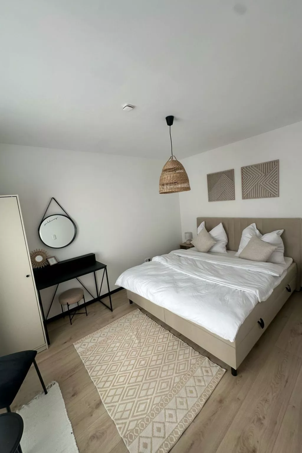 Place2stayhere-Image-tags.info