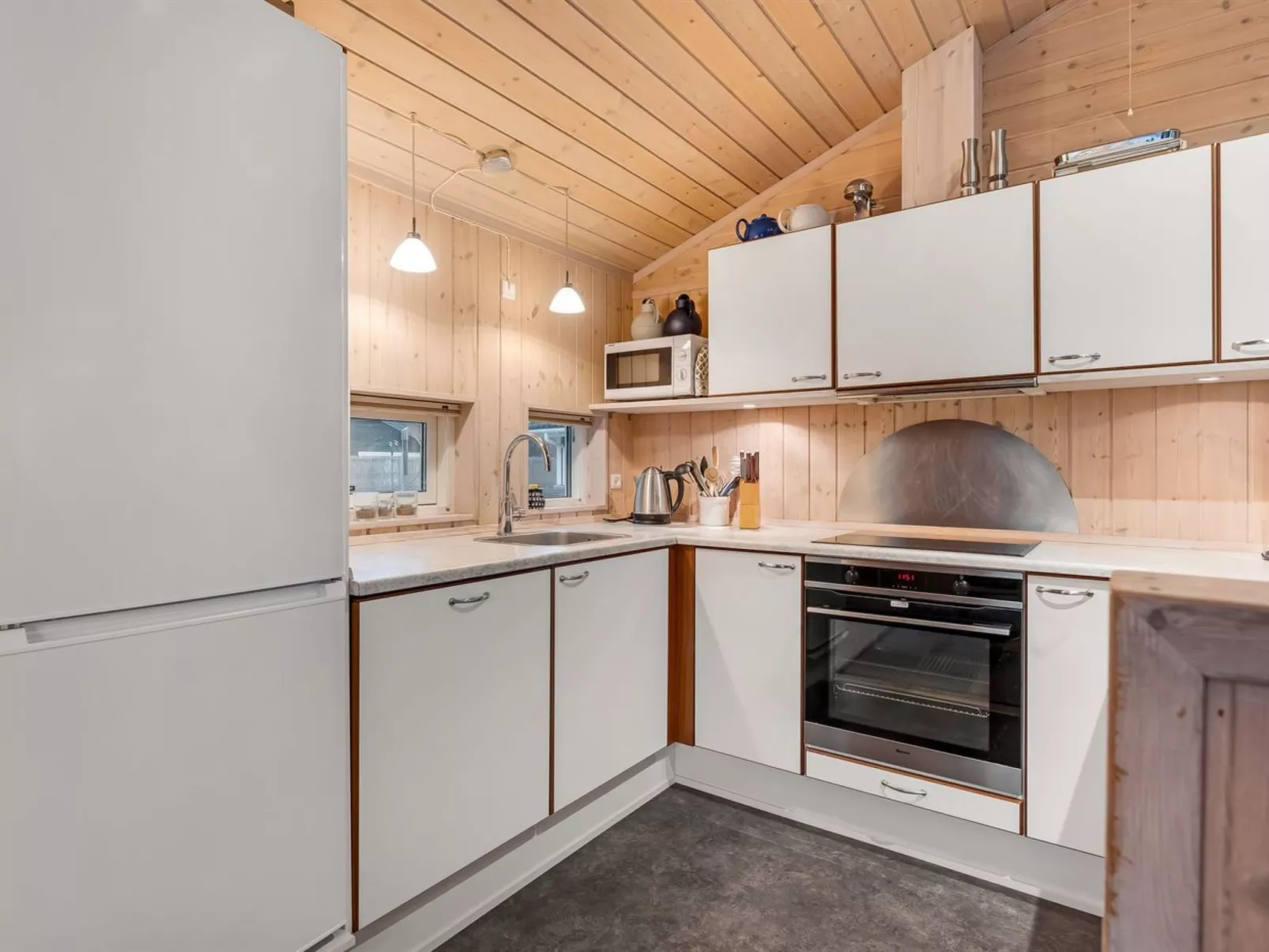 "Garth" - 50m from the sea - Binnen