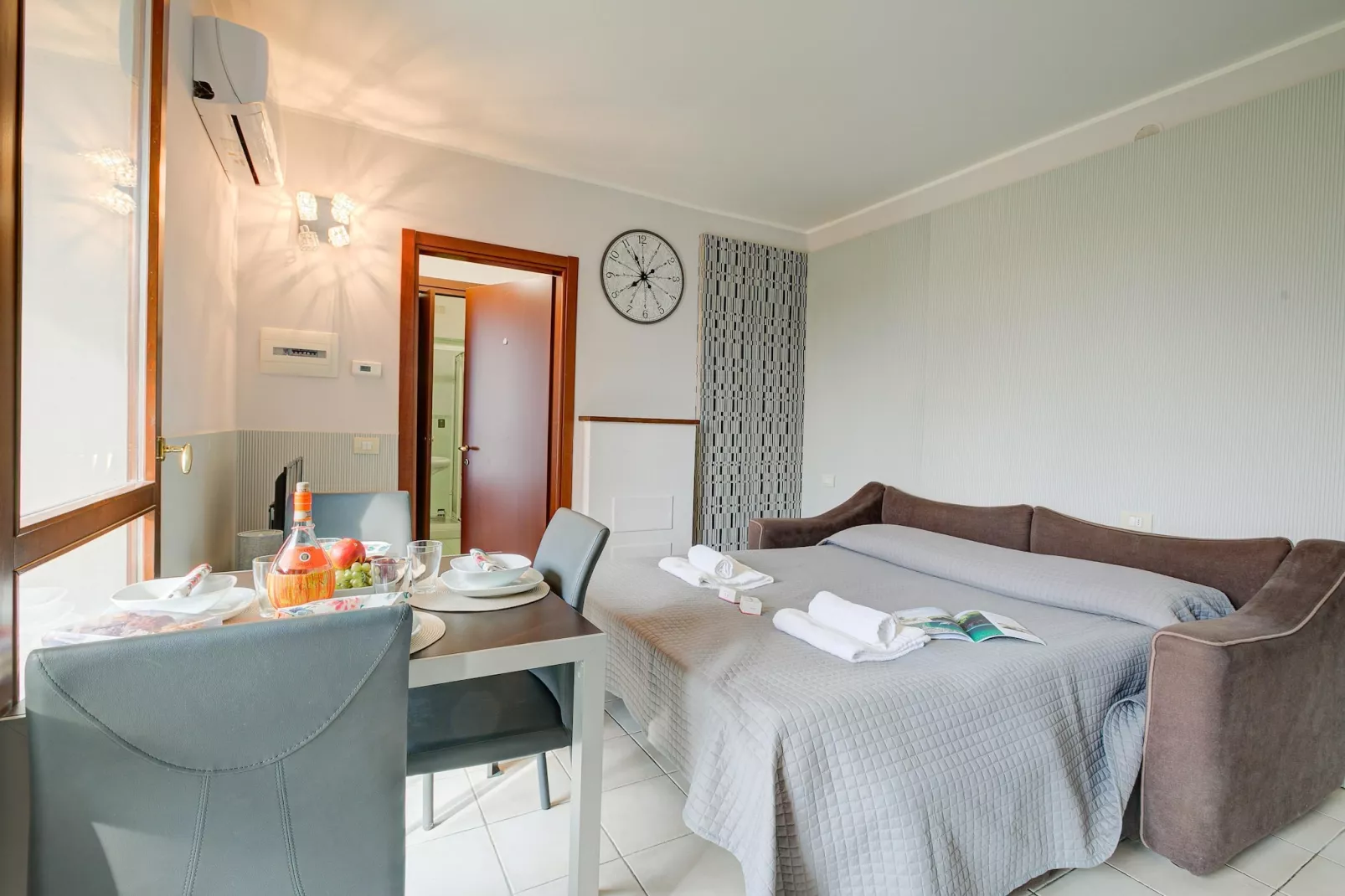 RESIDENCE PORTO LETIZIA - VILLAGE-BILOCALE 4 PAX DELUXE 8227 - VGBD4 - Woonkamer