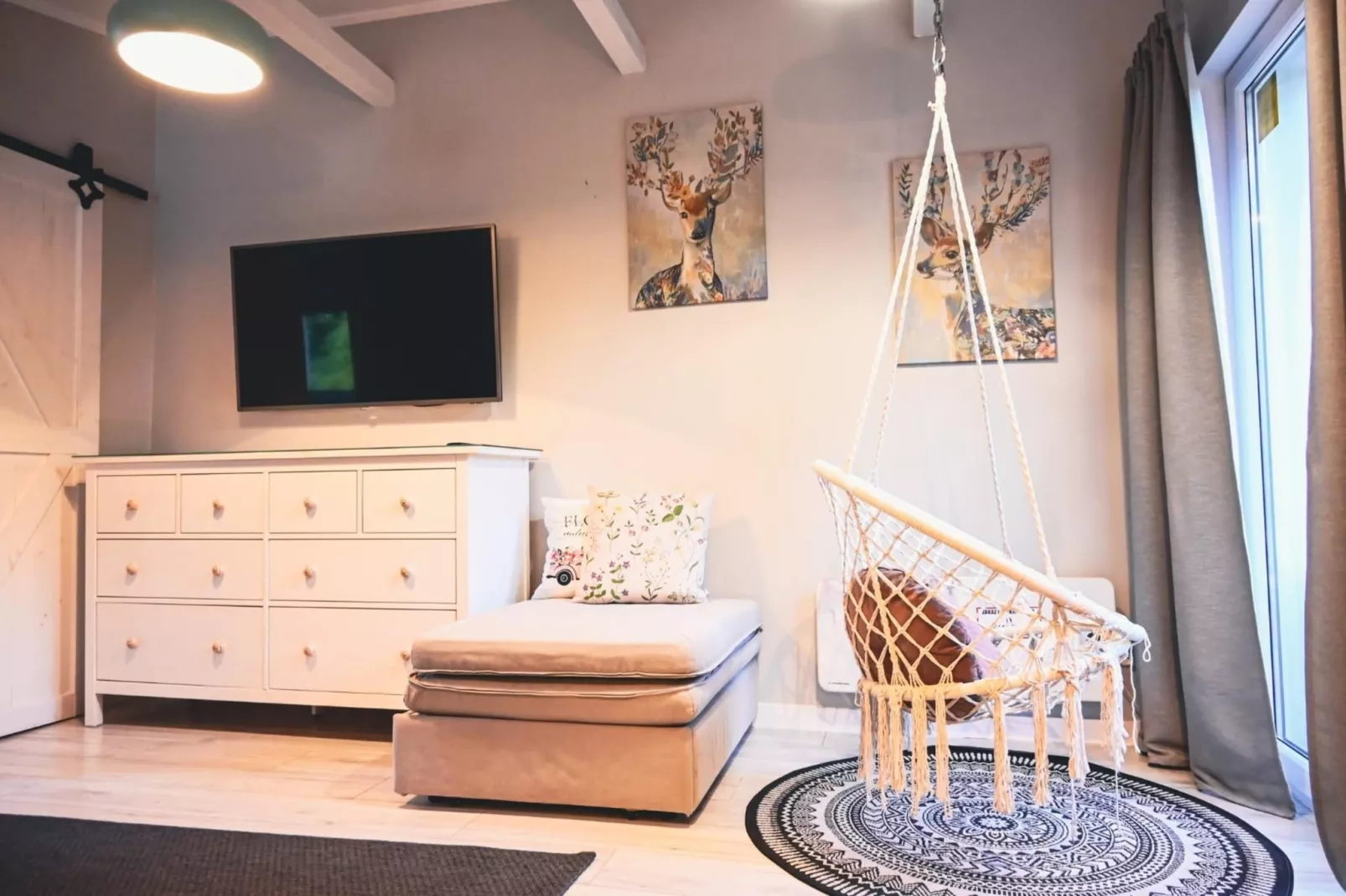 Dom w Starych Czaplach z domkiem na drzewie-Woonkamer