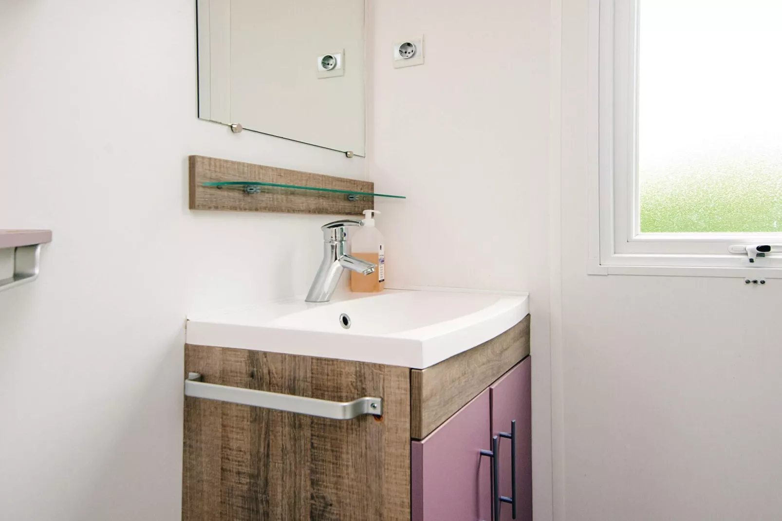 Luksus hytte til 4 pers., med bad-Binnen