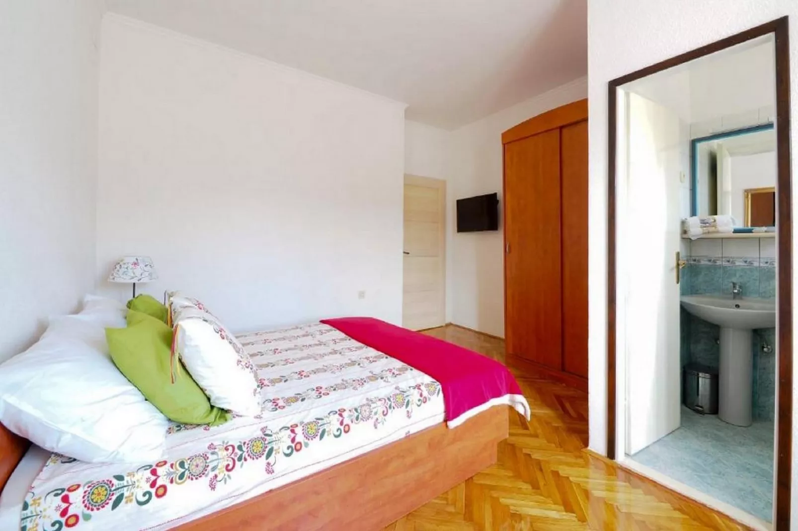 Villa Antonija - Four-Bedroom Villa with Terrace and Private Pool-Slaapkamer