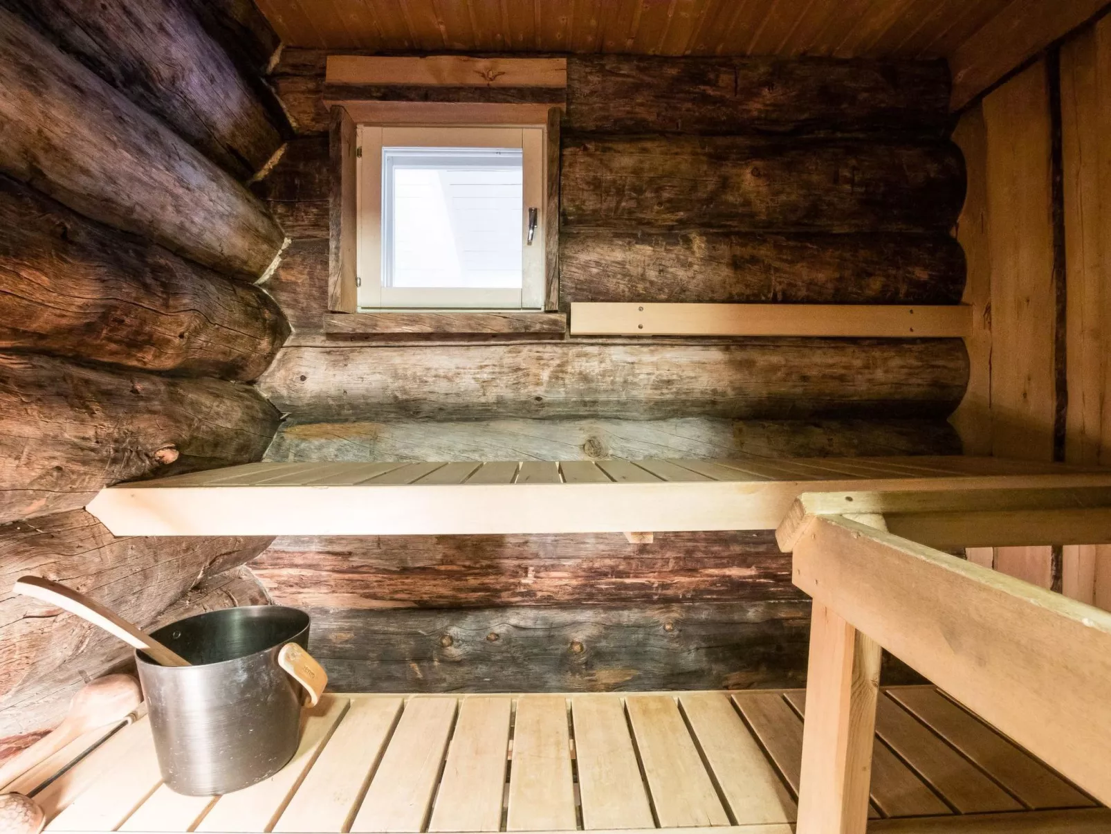 Lomaylläs d58 /palovaarankaarre 11b - Binnen