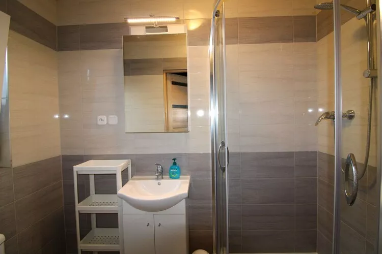 Piętrowe domki wakacyjne z 1 sypialnią w Rewalu-Badkamer