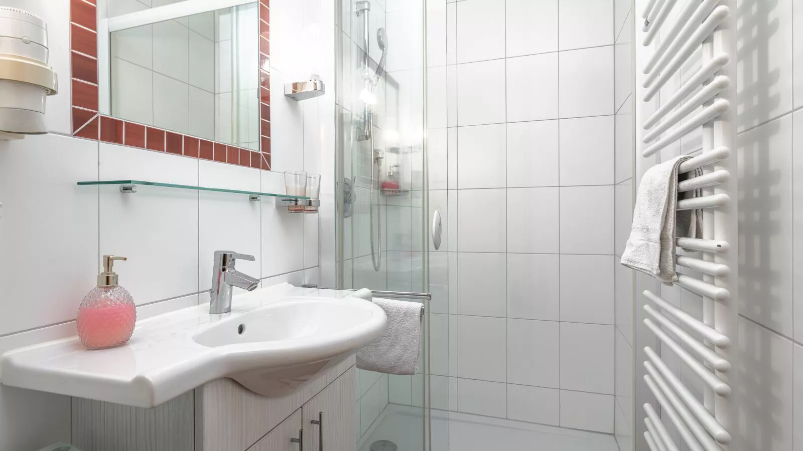 Landhaus Marchfeld Top 1  Top 2 - Badkamer