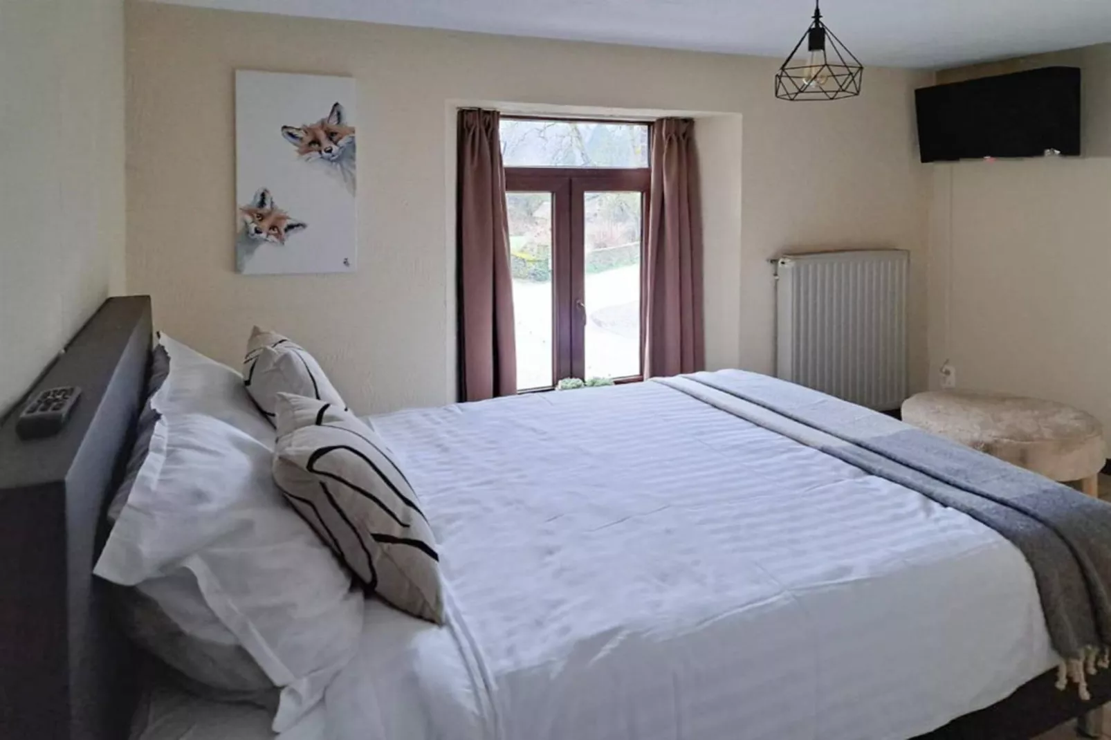 Au Coeur d'Alle - Double Room with Large Double Bed-Slaapkamer