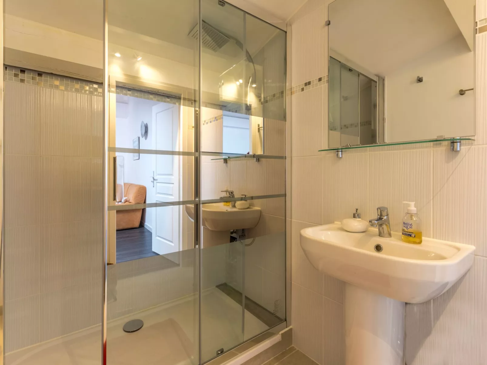 Zwischen Meer, Seen und Bergen-Binnen