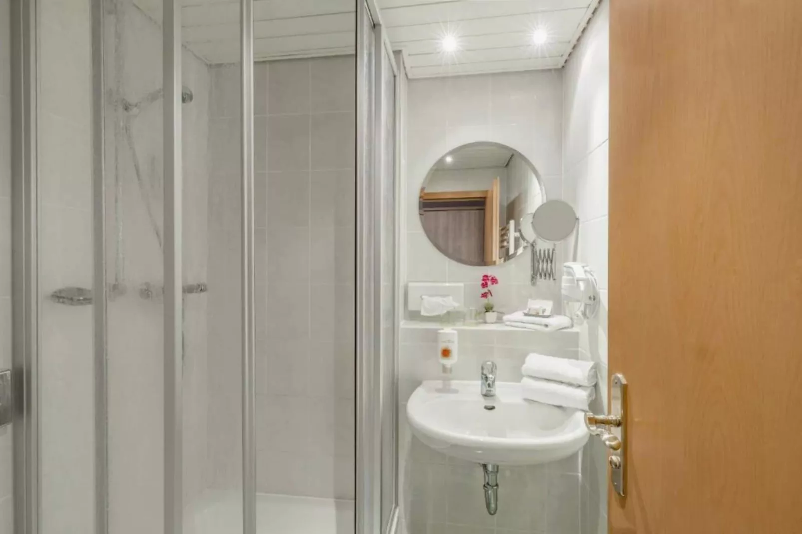 Standard Double Room-Badkamer