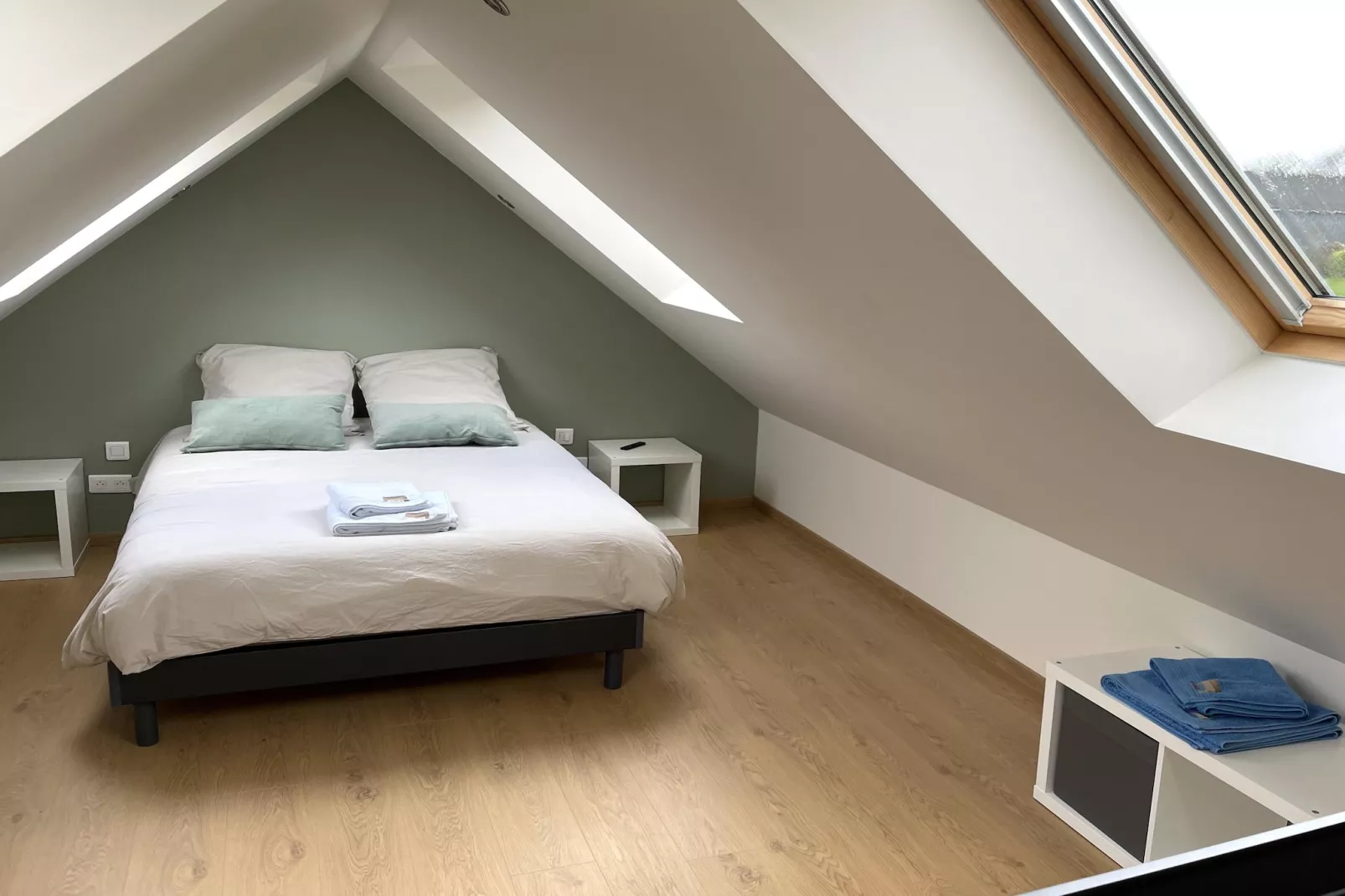 Maison de ville avec terrasse/jardin Guerlesquin