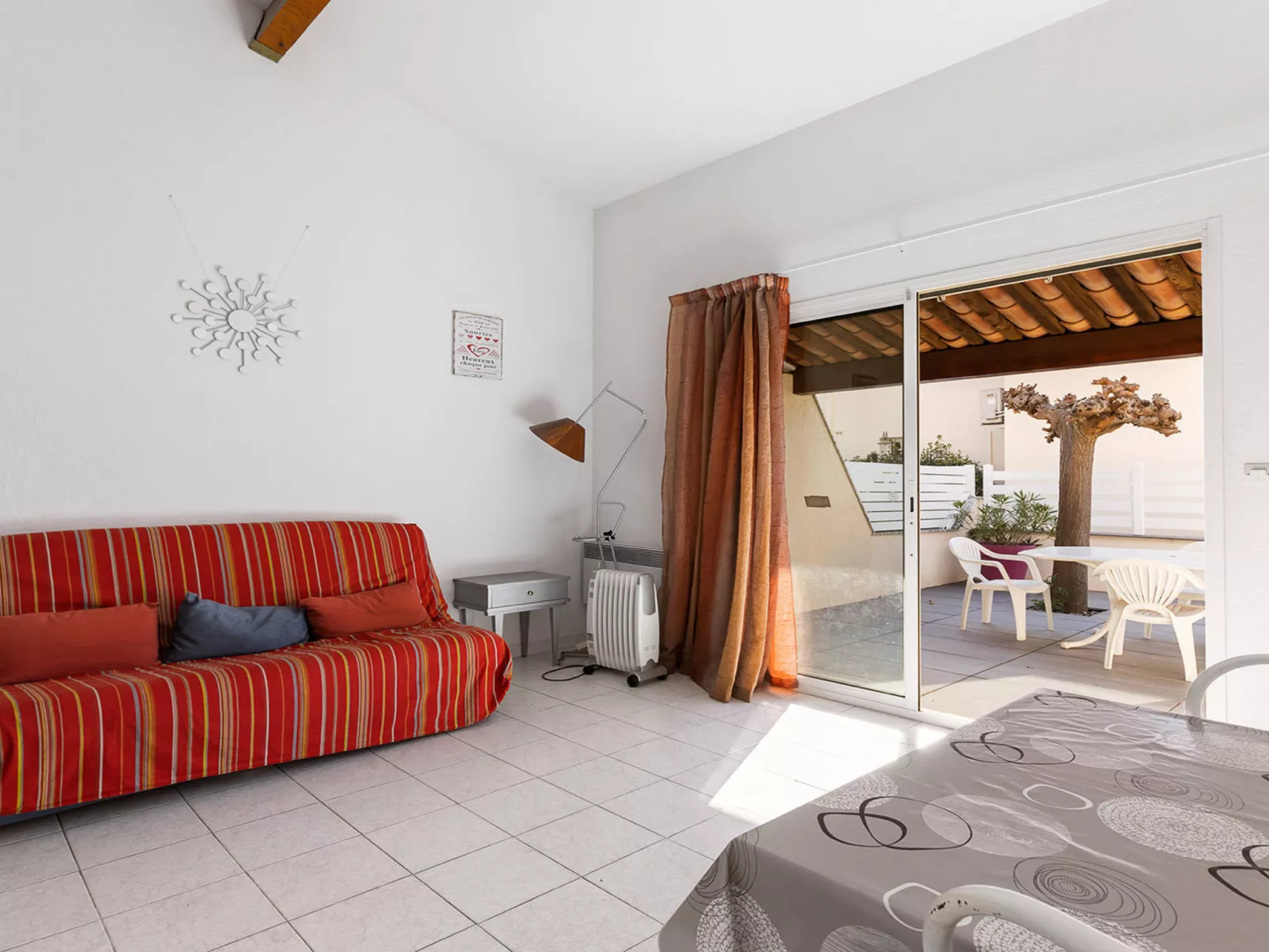 Perles du Soleil-Binnen