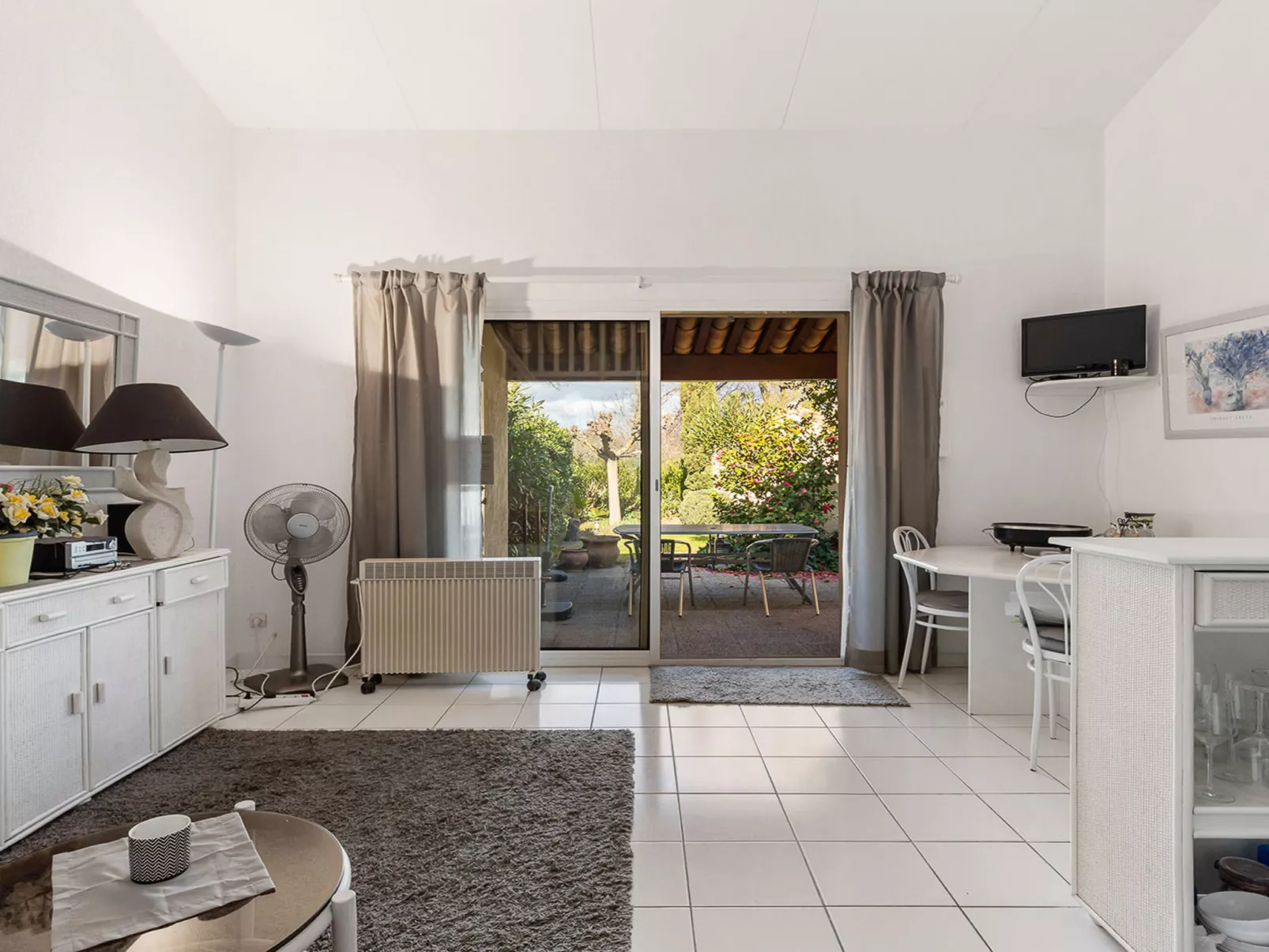 Perles du Soleil-Binnen