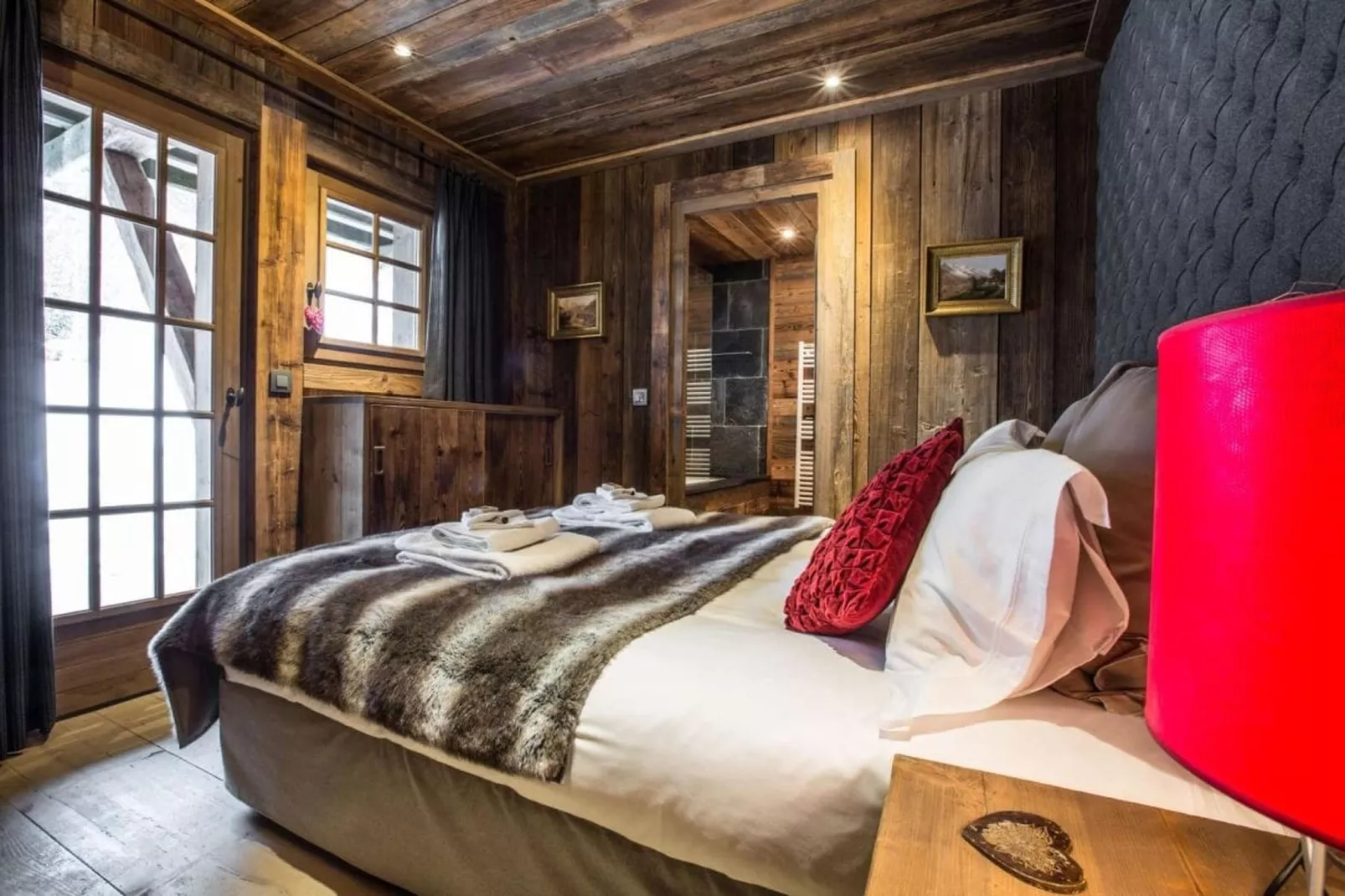 Chalet de luxe tout comfort avec jacuzzi sauna-Slaapkamer