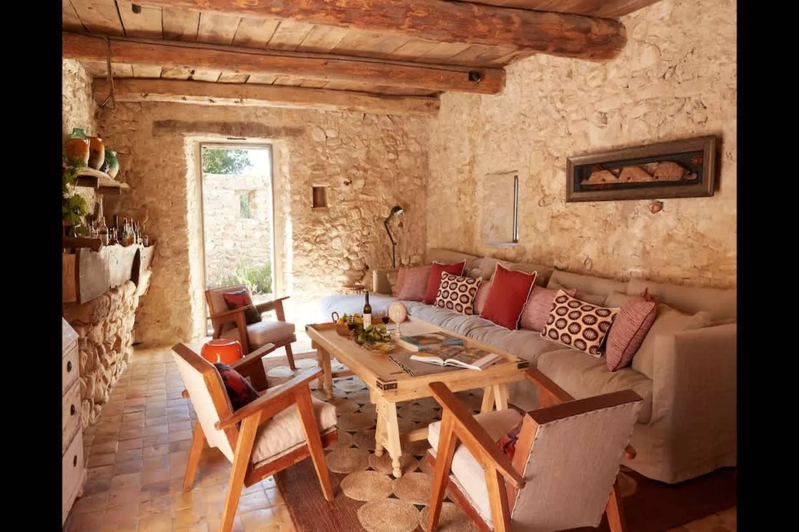 Villa de charme confort au milieu des vignes du Lubéron-Woonkamer