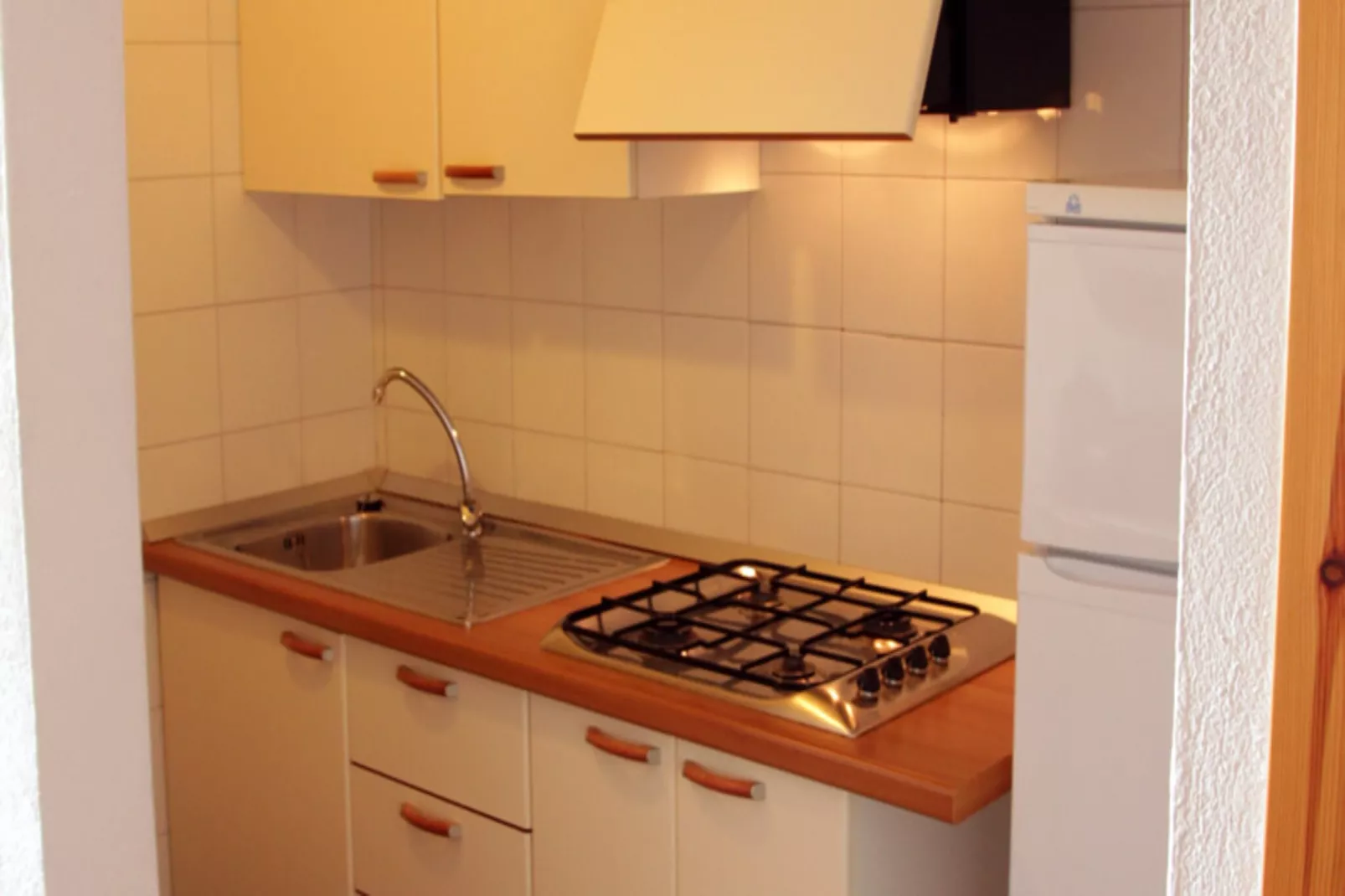 Porto Laconia Residence Appartamento B - Keuken