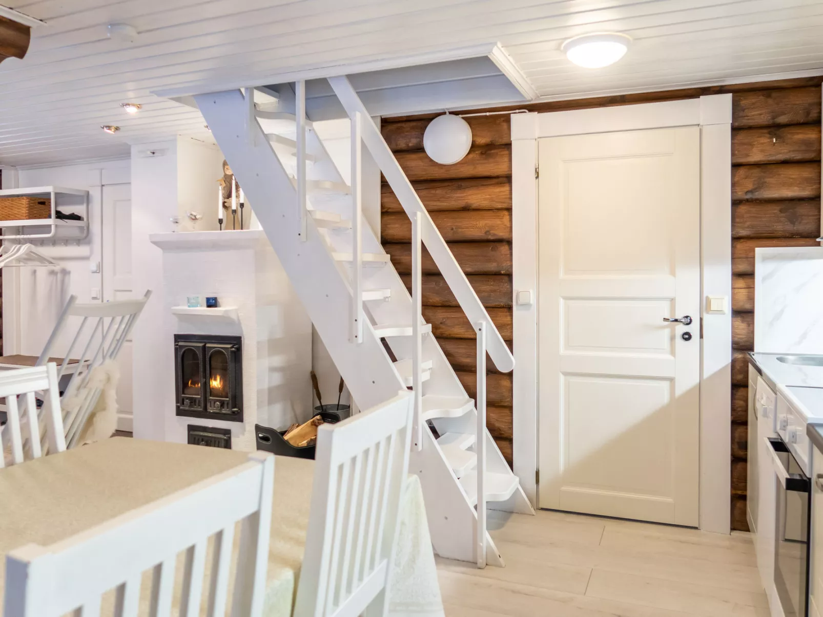 Linnanhelmi (ent. metsäpeura) - Binnen