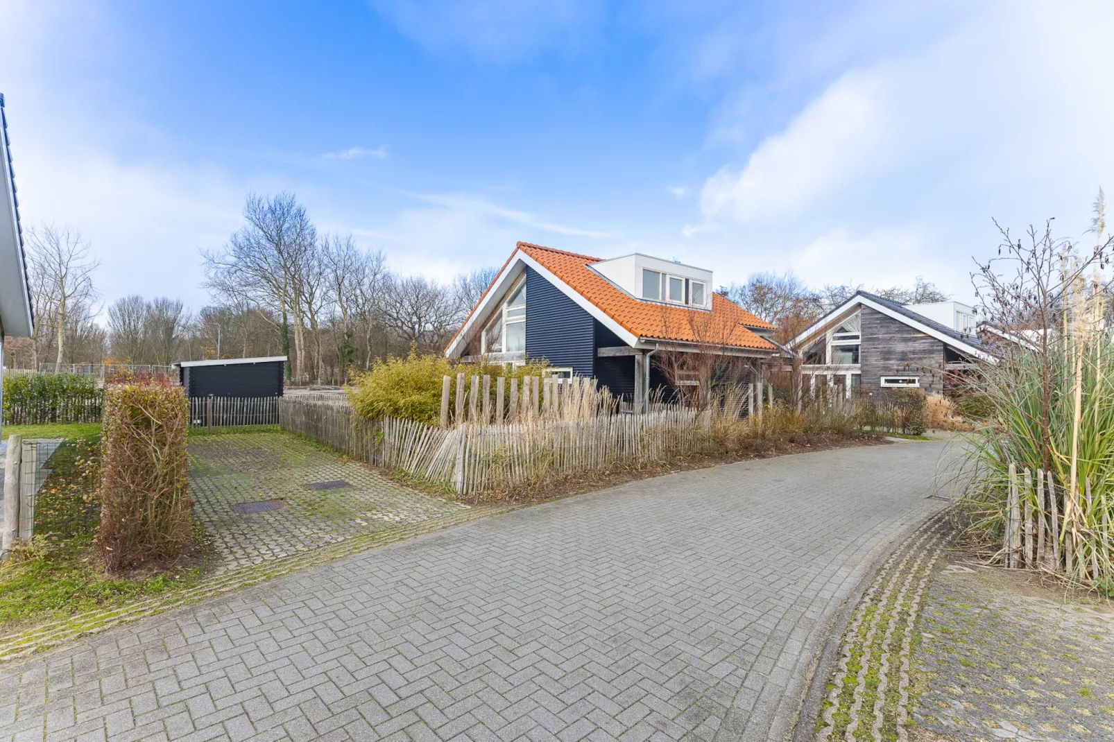 Zonnedorp 19 Modern holiday home Renesse | Beach within walking distance - Buitenkant zomer