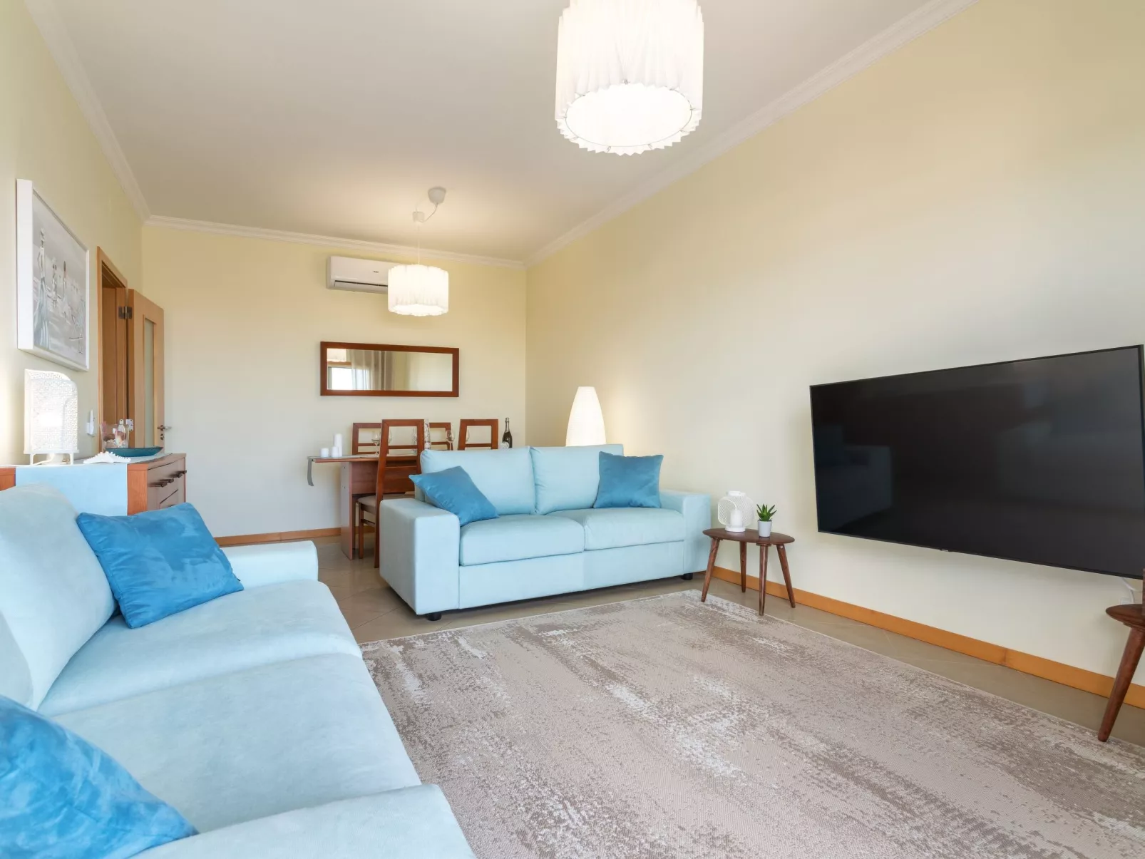 "Elena 1" mit Blick auf das Wasser - Image-tags.info