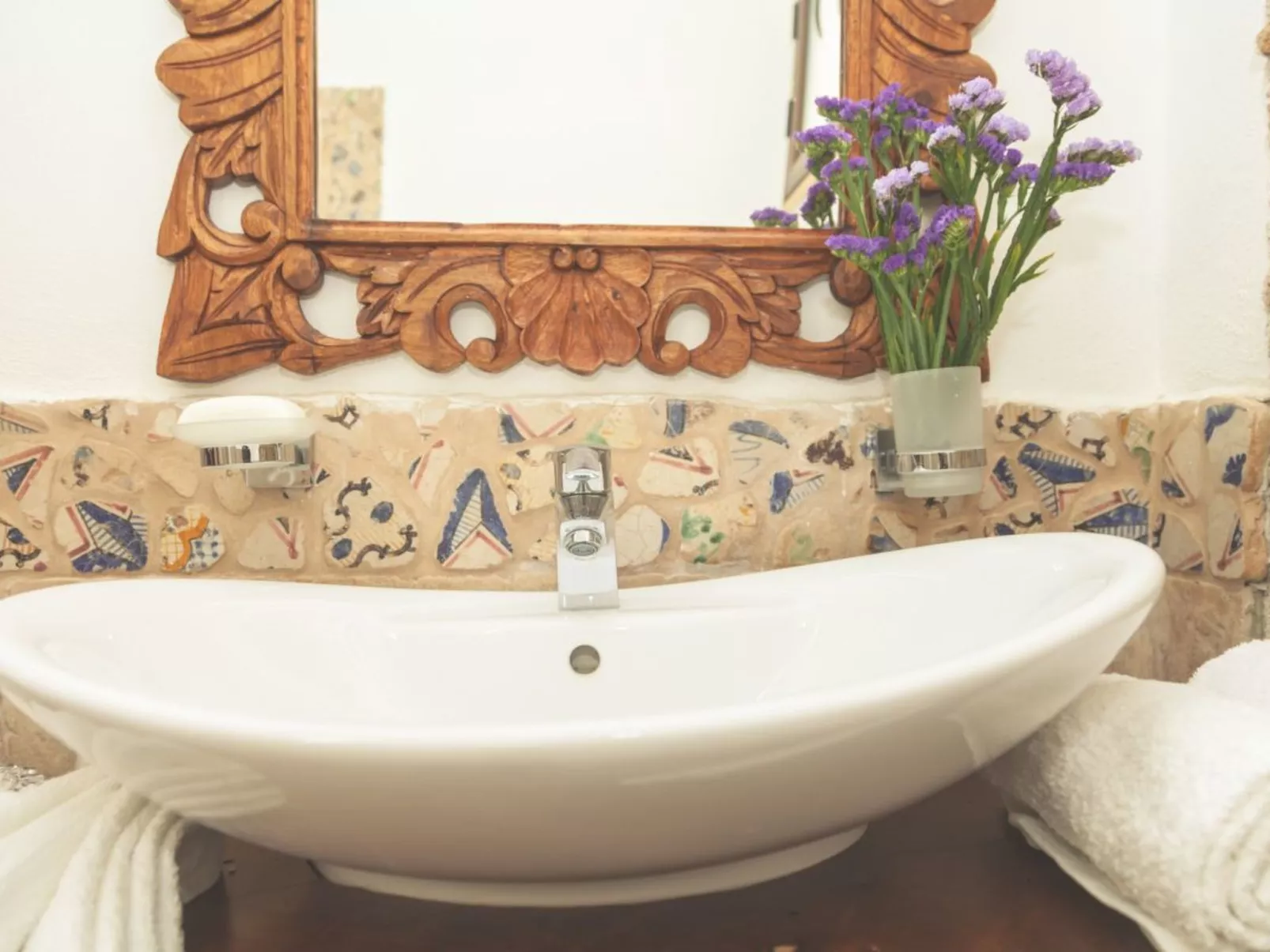 Lila Wohnung mit Schwimmbad und Meerblick - Image-tags.info