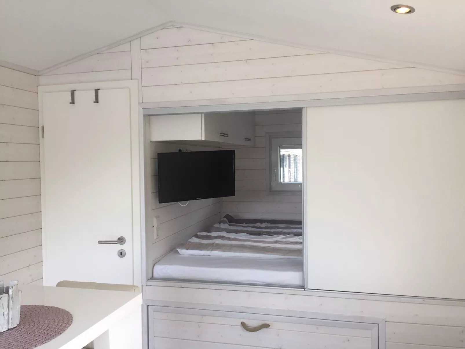 Hausboot KHT 2 Lacet mit Elektrokamin im Salon, 1 Schlafraum, Küche, Duschbad m - Image-tags.info