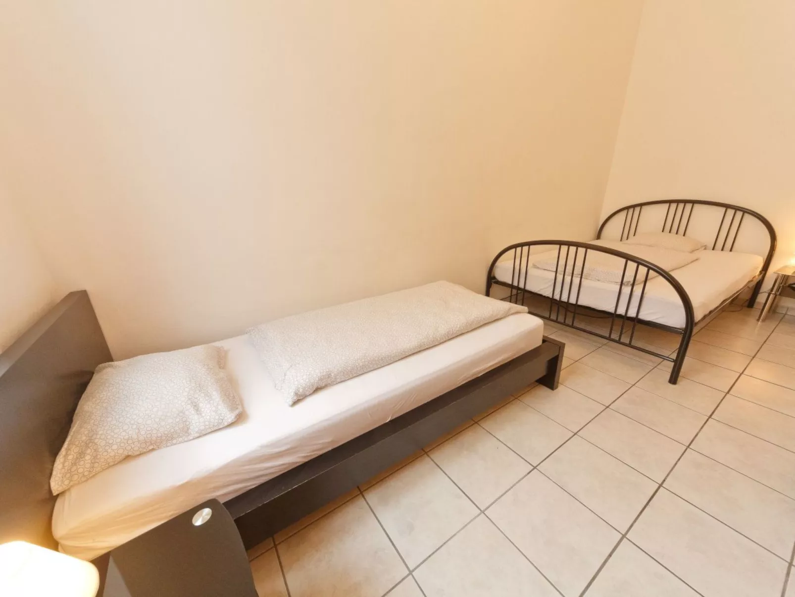 Große Ferienwohnung in Fünfhaus mit Garten - Image-tags.info