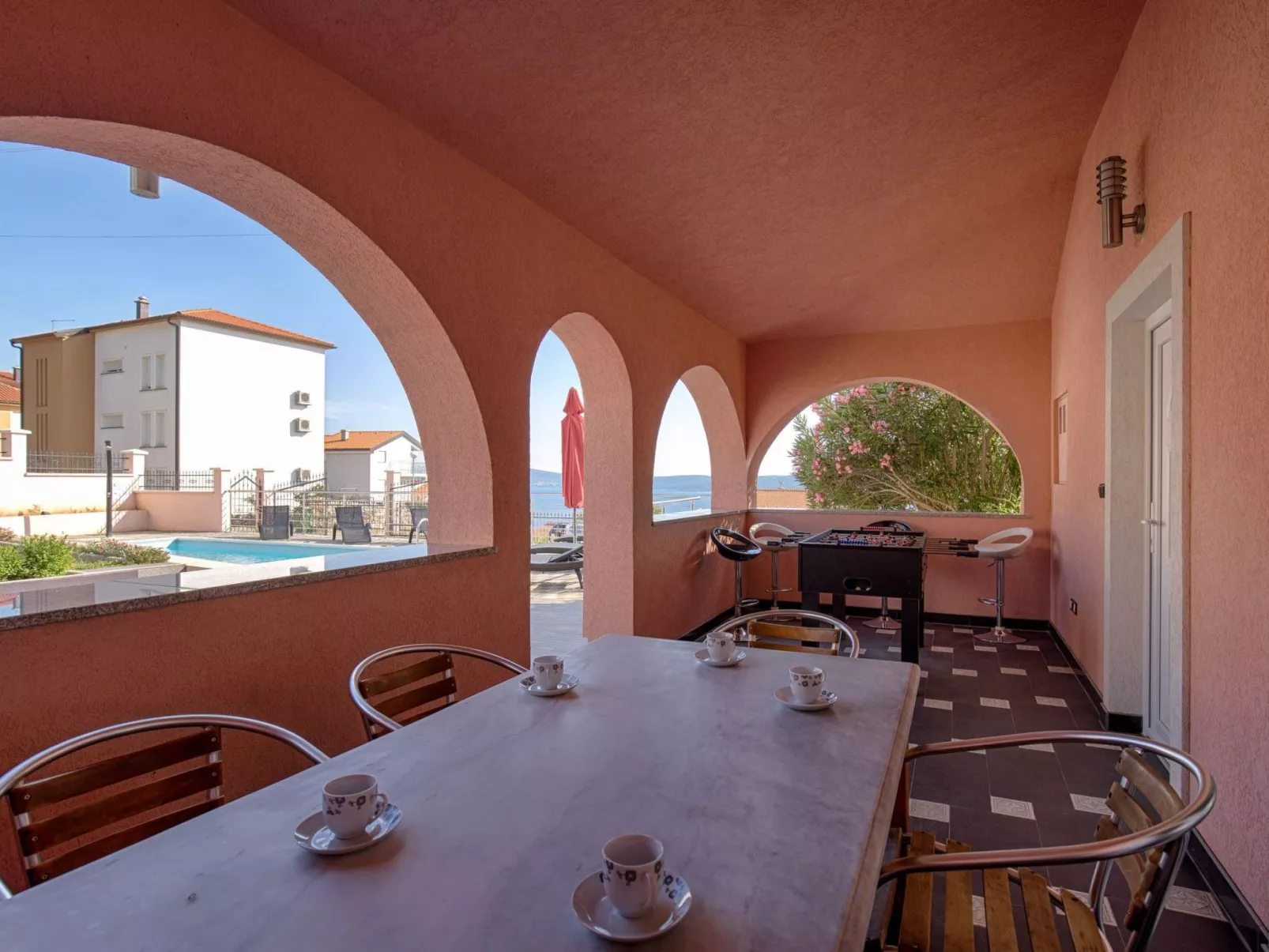 Villa mit Pool und schönem Meerblick - Image-tags.info