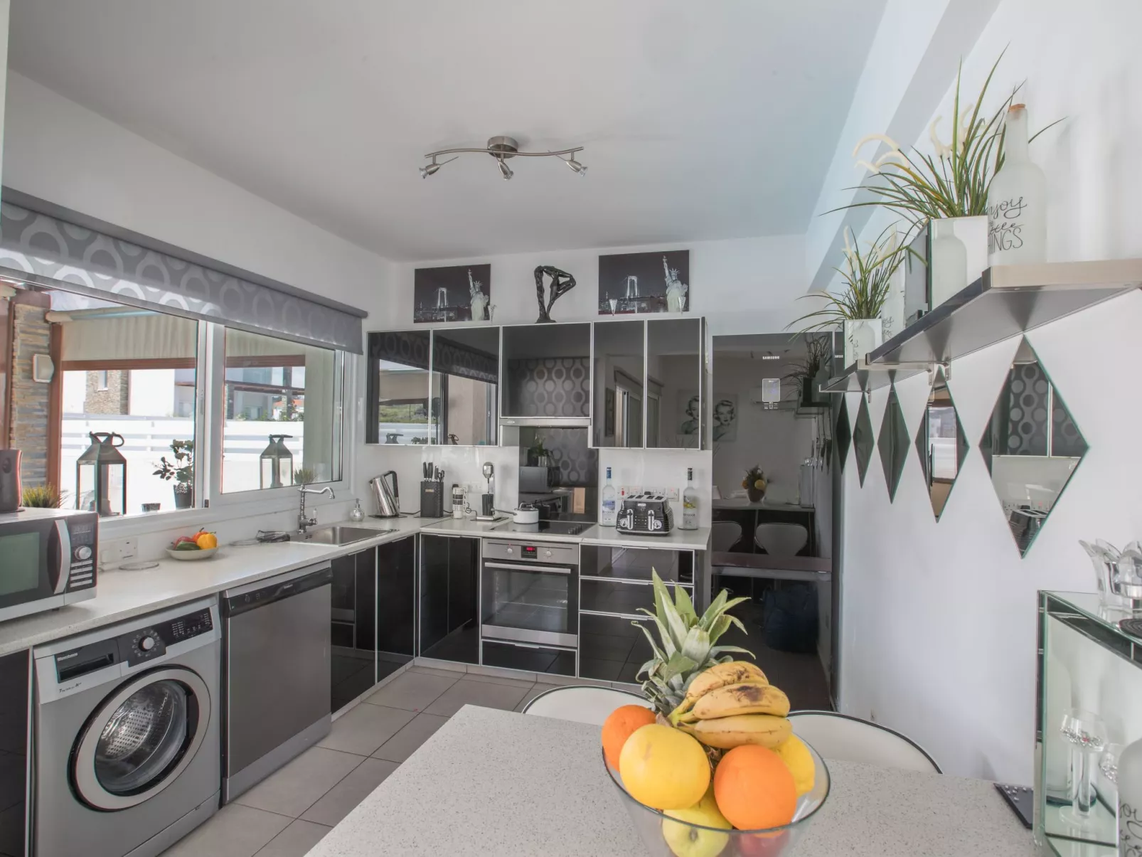 Moderne 4-Schlafzimmer-Villa im Zentrum von Protaras - Image-tags.info