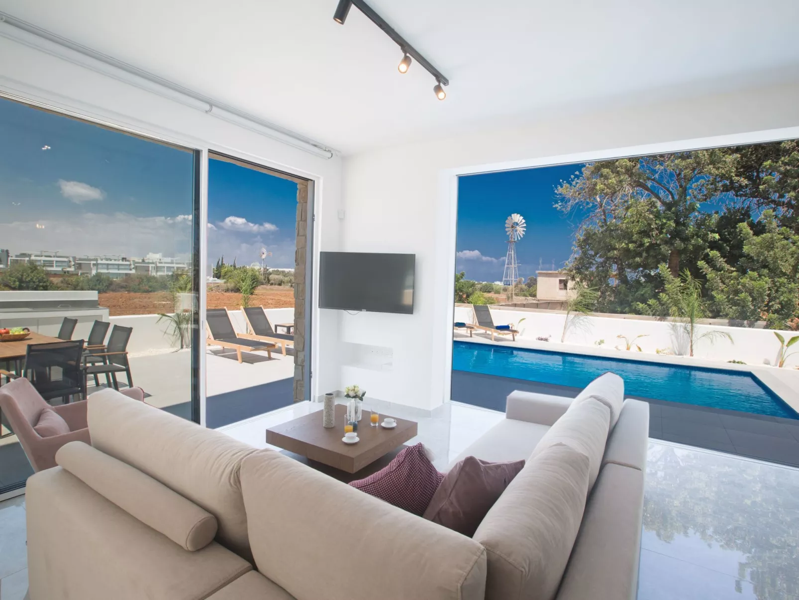 4-Schlafzimmer-Villa mit Pool im Zentrum von Protaras - Image-tags.info