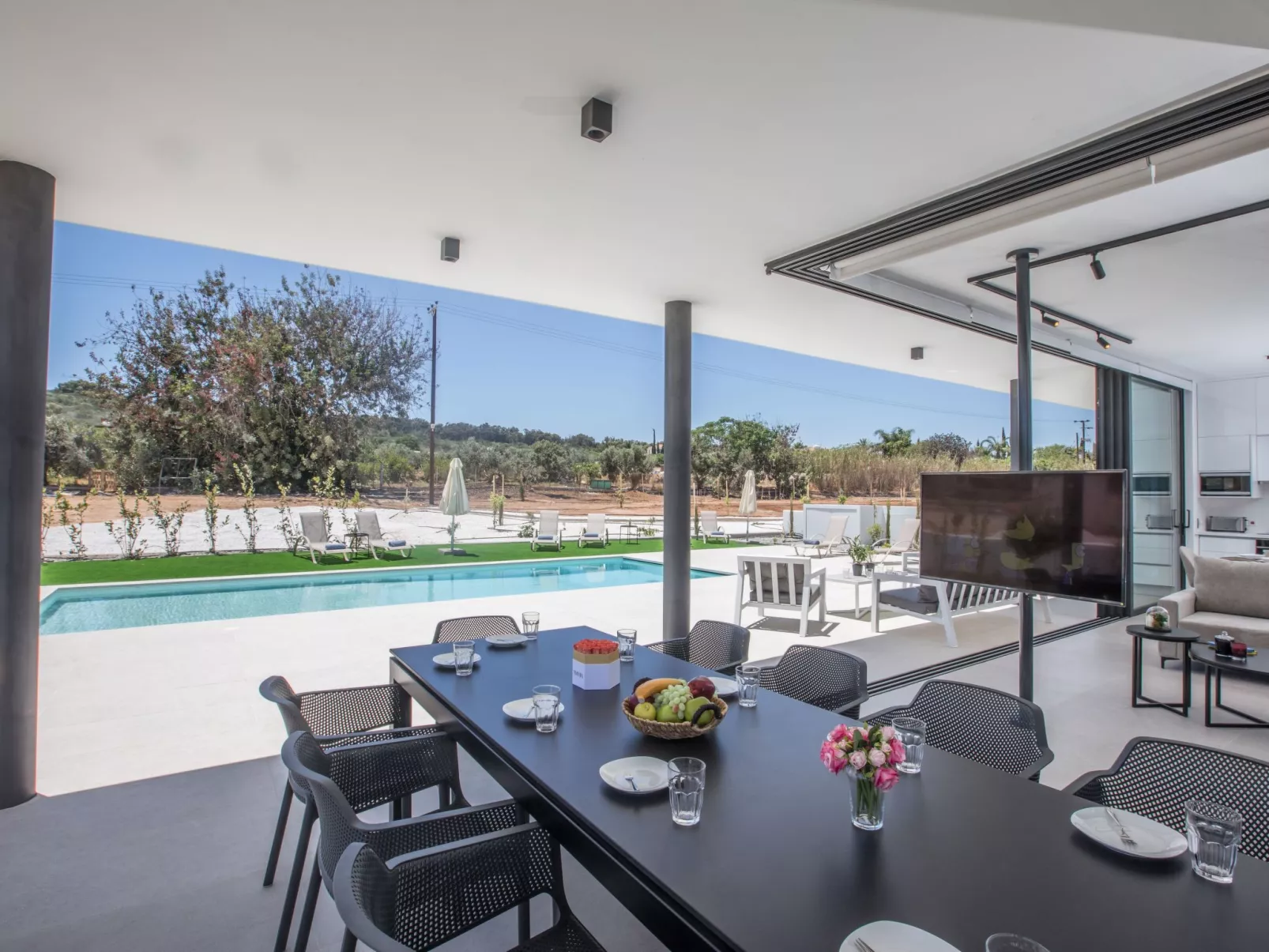 Geräumige Villa mit großem Garten und Pool - Image-tags.info