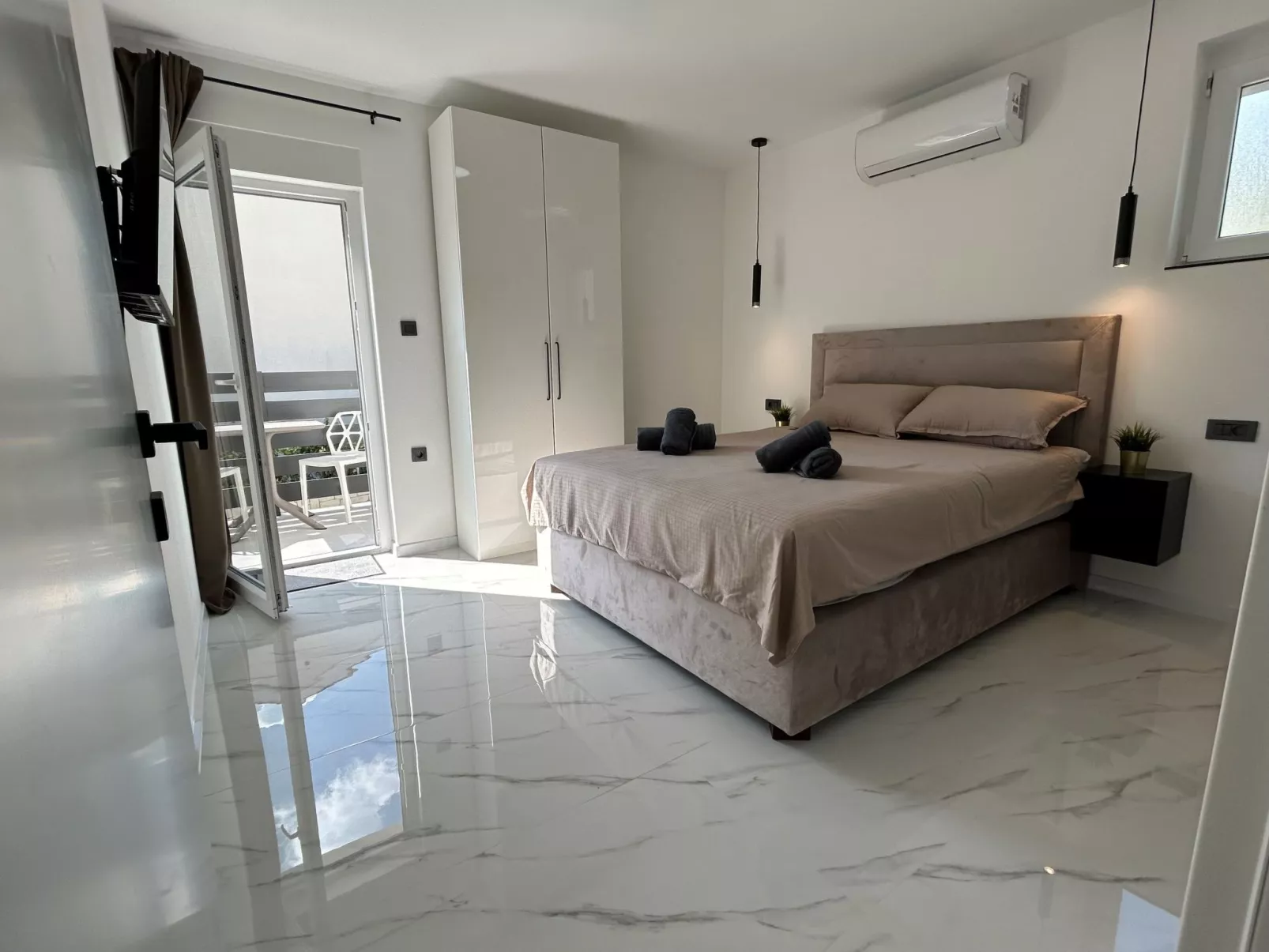 Villa Velvet - Image-tags.info