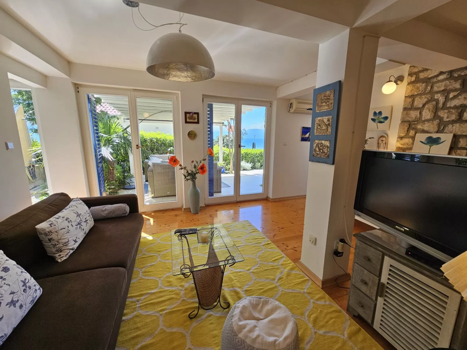 Barbara mit wünderschöne Terrasse - Image-tags.info