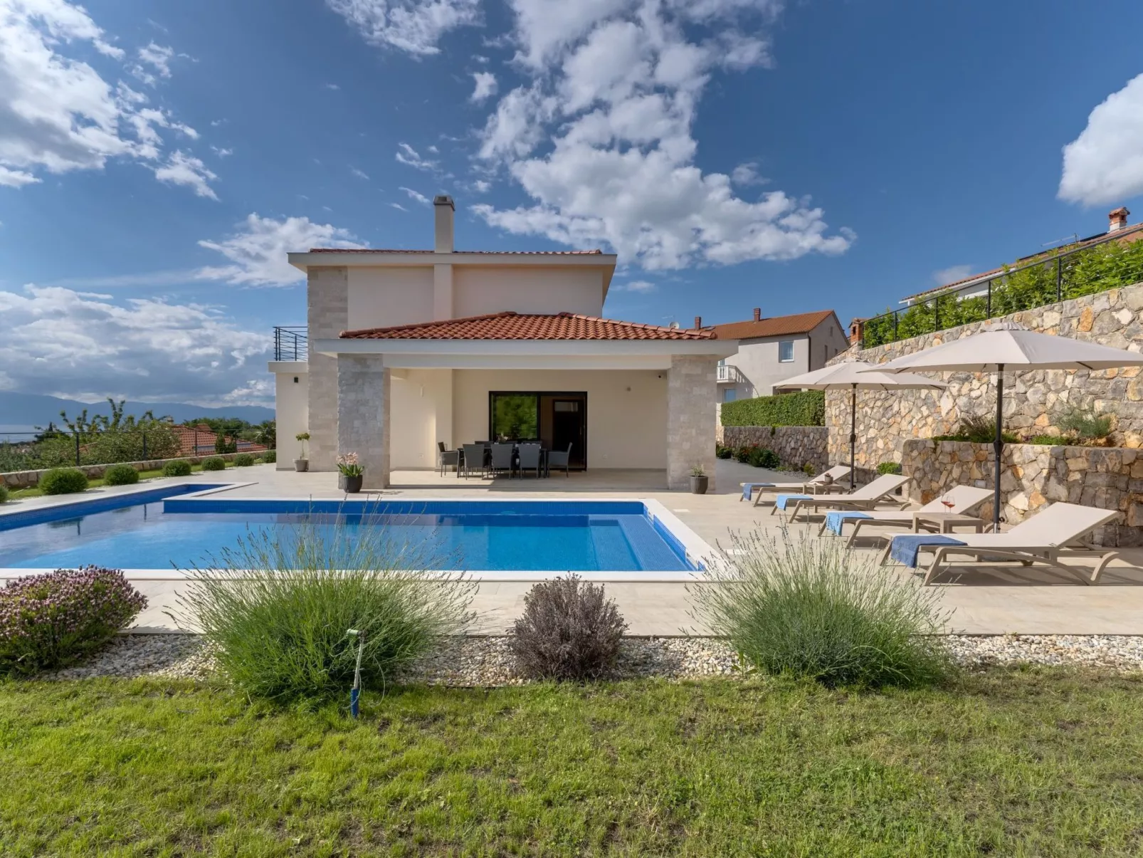 Schone Villa mit Pool, Meerblick, Strand - Image-tags.info