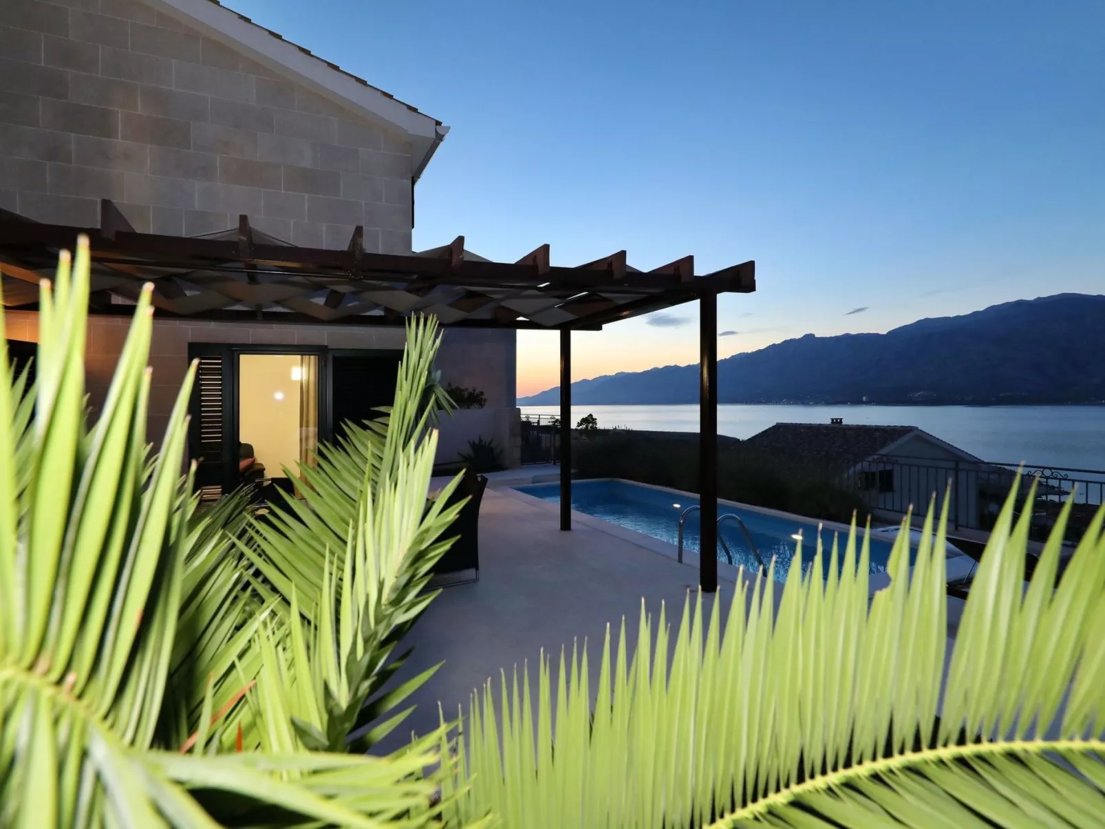 Mediterrane Villa, Pool, Panoramablick aufs Meer - Image-tags.info