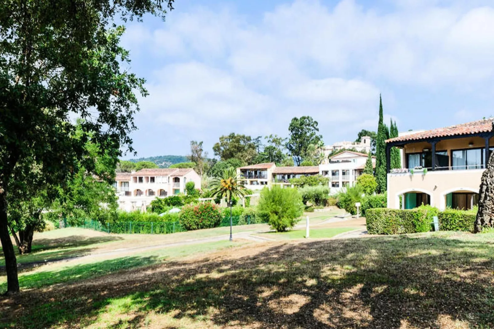 Résidence Les Parcs de Grimaud - maeva Home - Buitenkant zomer