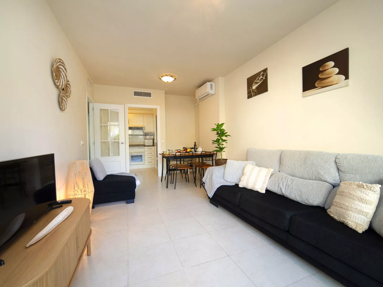 Apolo XVIII - Binnen