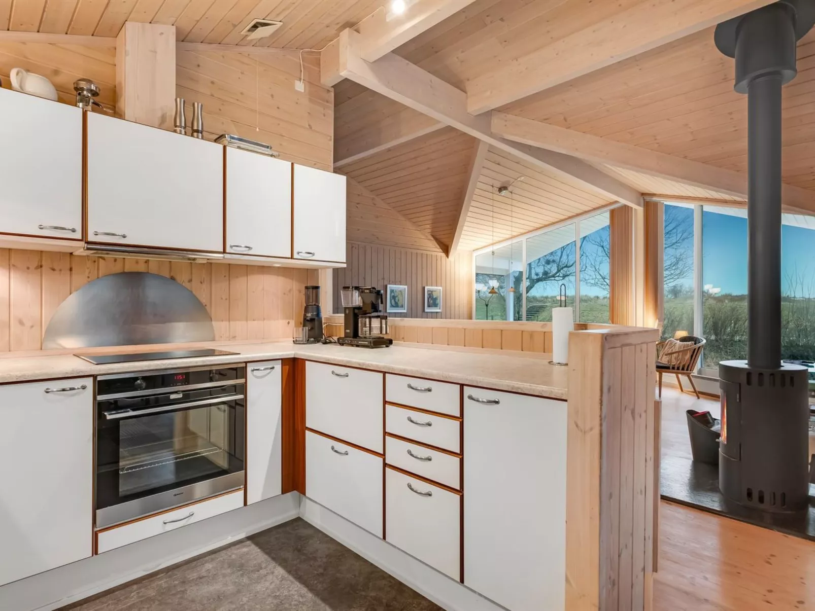 "Garth" - 50m from the sea - Binnen