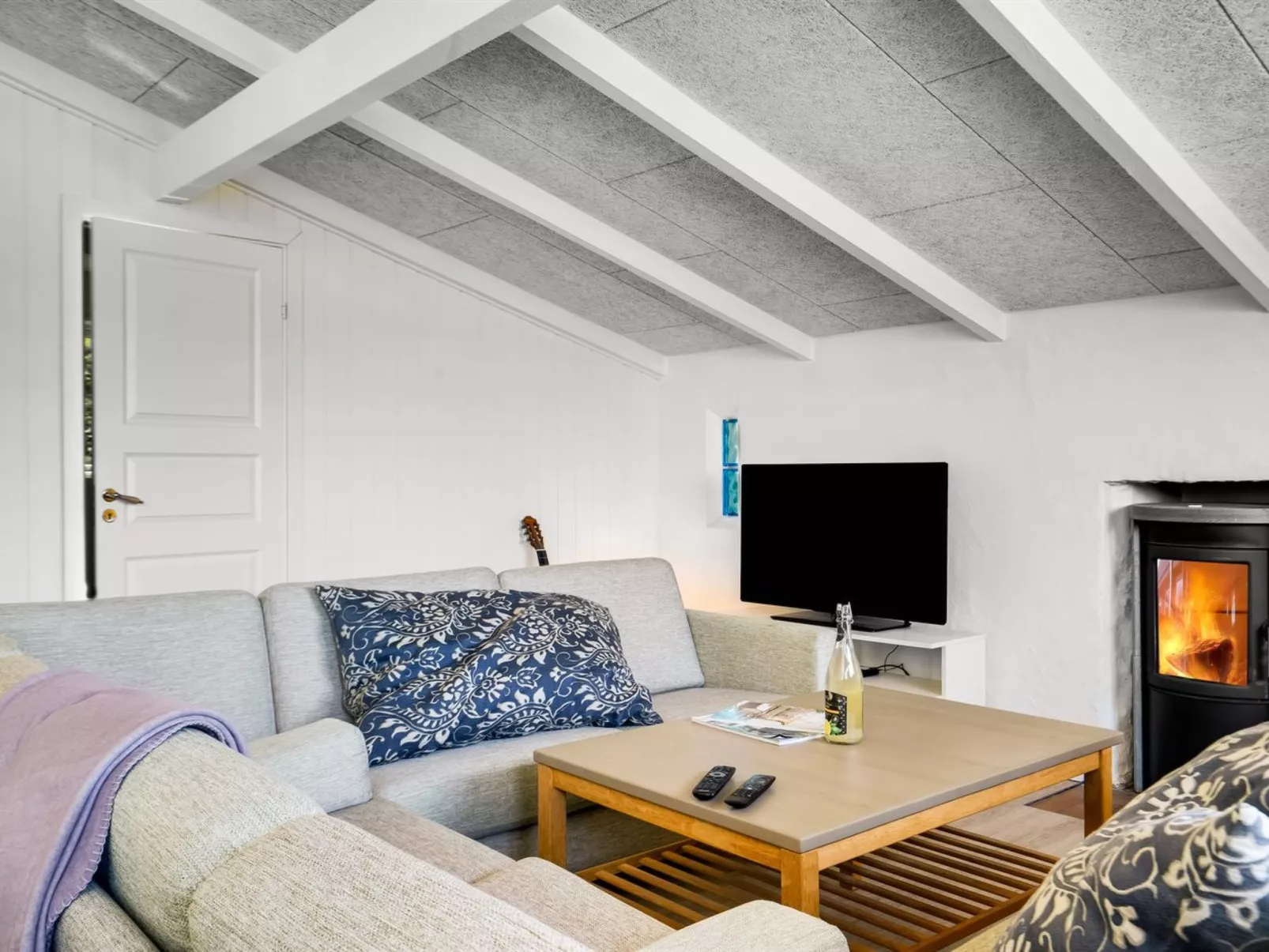 "Senija" - 334m from the sea - Binnen