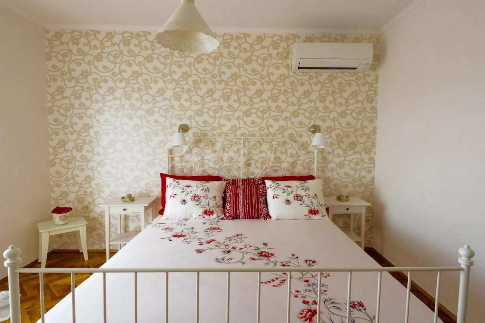 Villa Antonija - Four-Bedroom Villa with Terrace and Private Pool-Slaapkamer