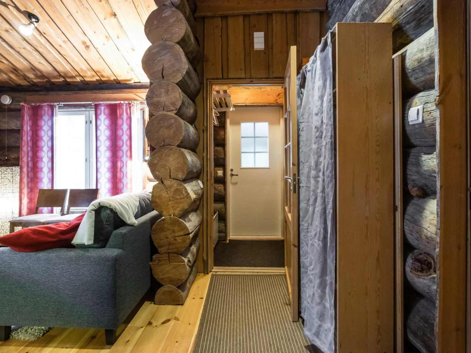 Lomaylläs d58 /palovaarankaarre 11b - Binnen