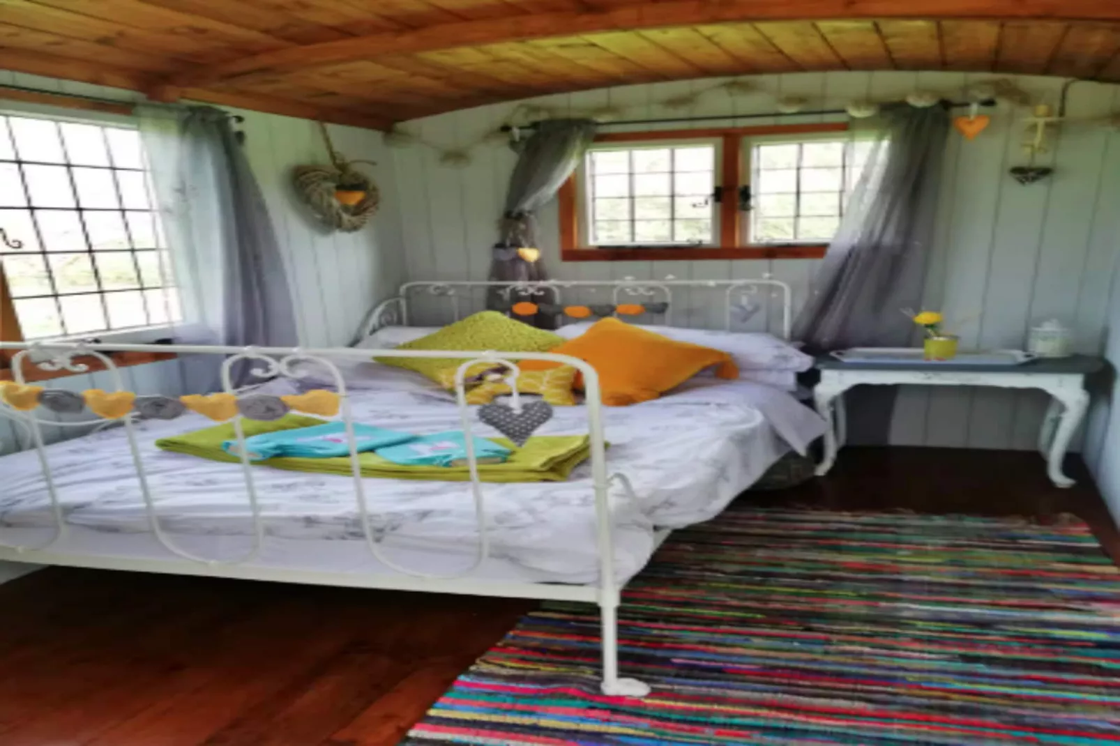 Shepherd's Hut at Hilltop Farm-Slaapkamer