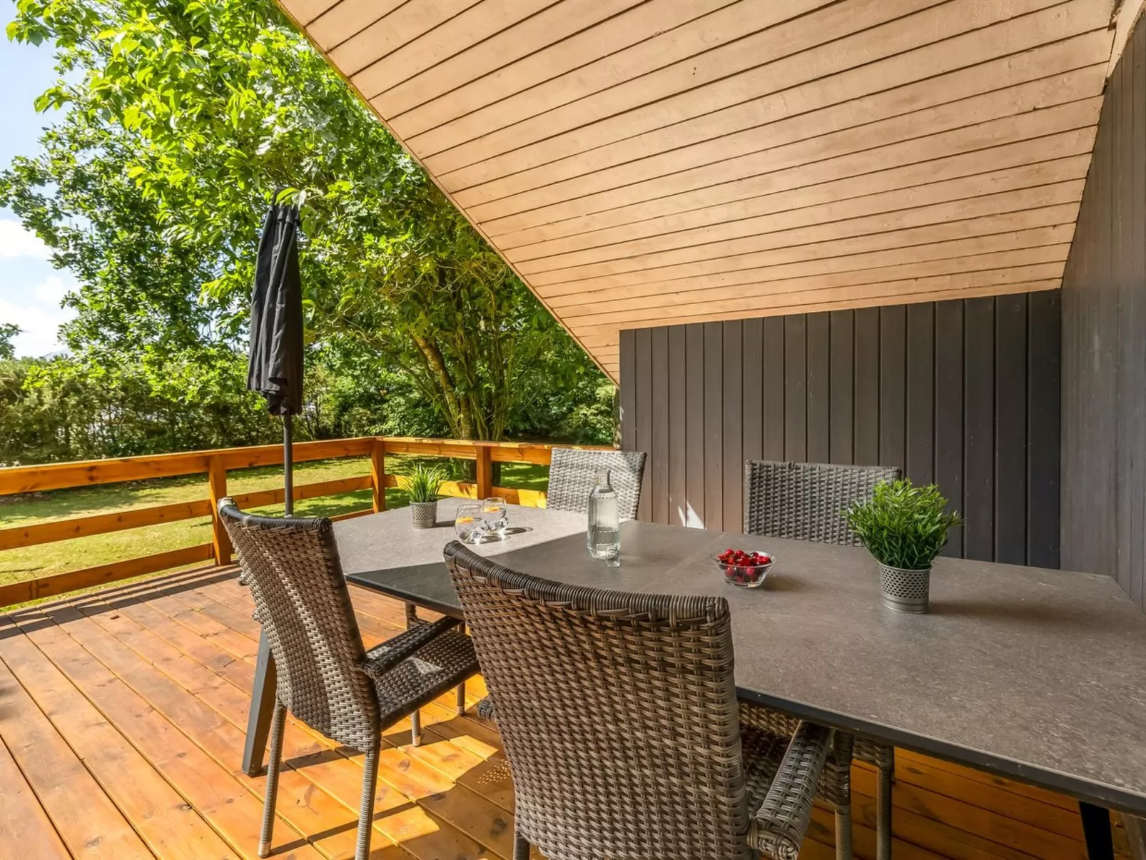 "Yarla" - 500m to the fjord-Buiten