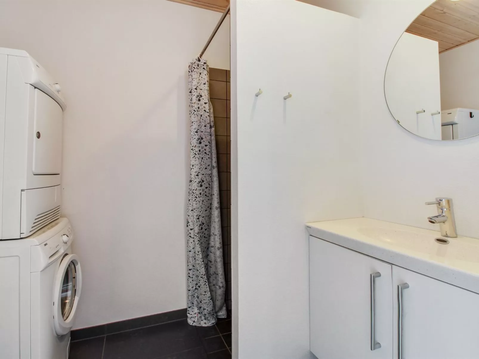 "Lucjan" - 800m from the sea - Binnen