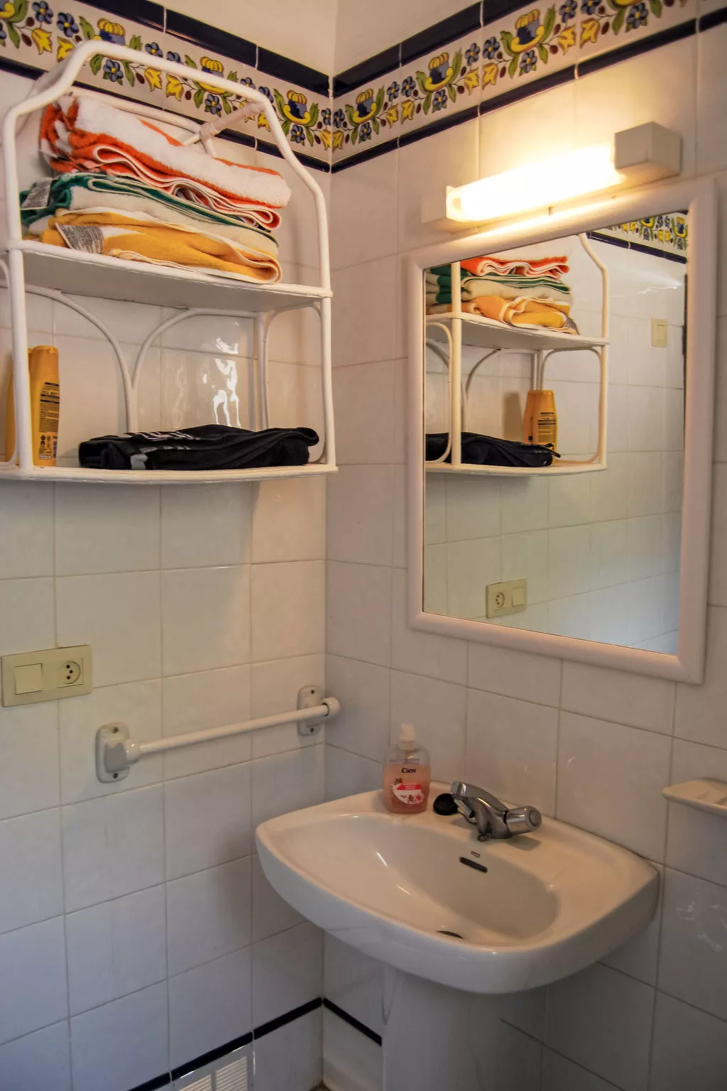 Ferienvilla, Seeblick, privater Pool und Parkplatz - Binnen