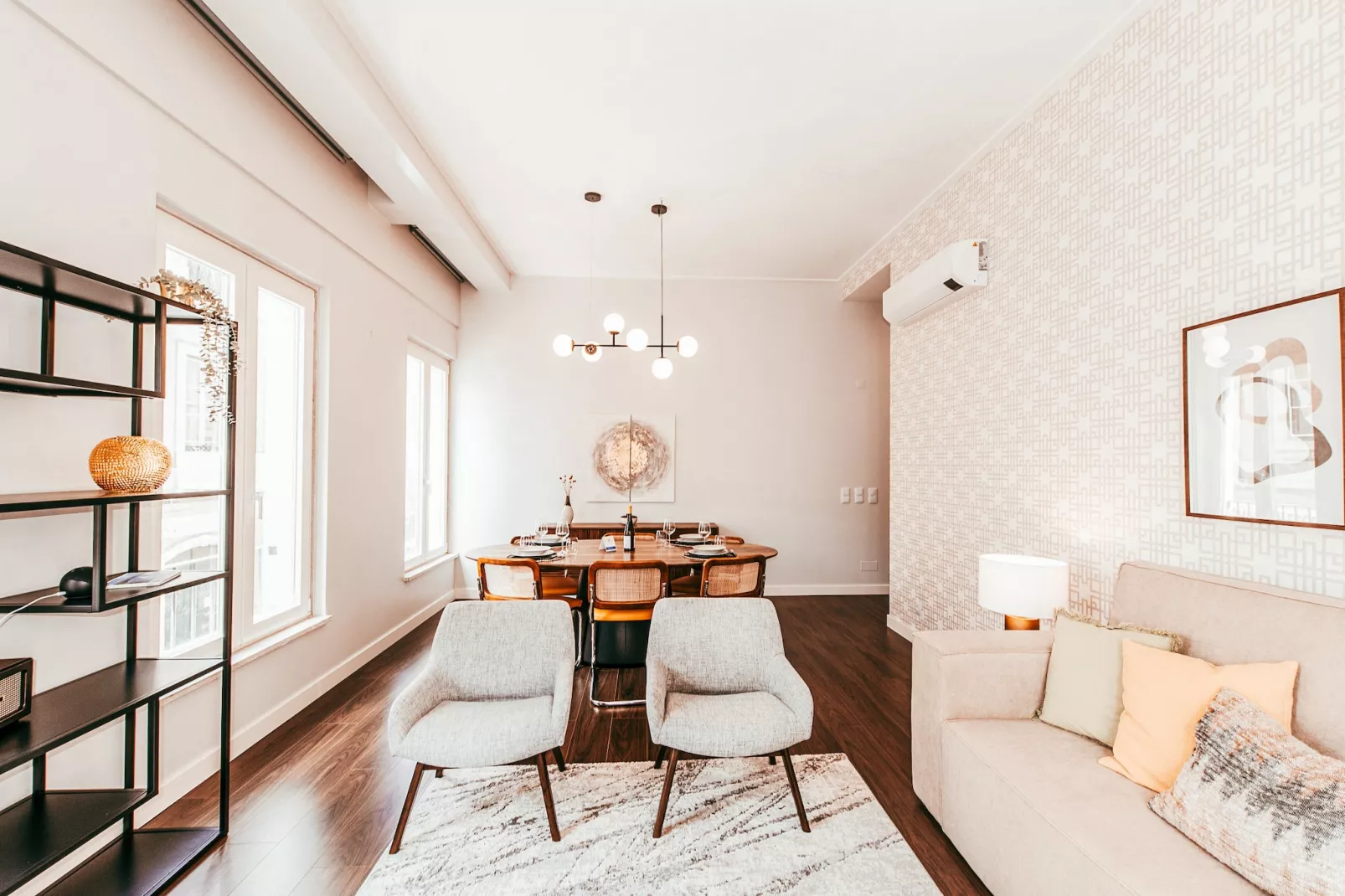 Elegant & Sophisticated Campo Ourique by GT House-Woonkamer