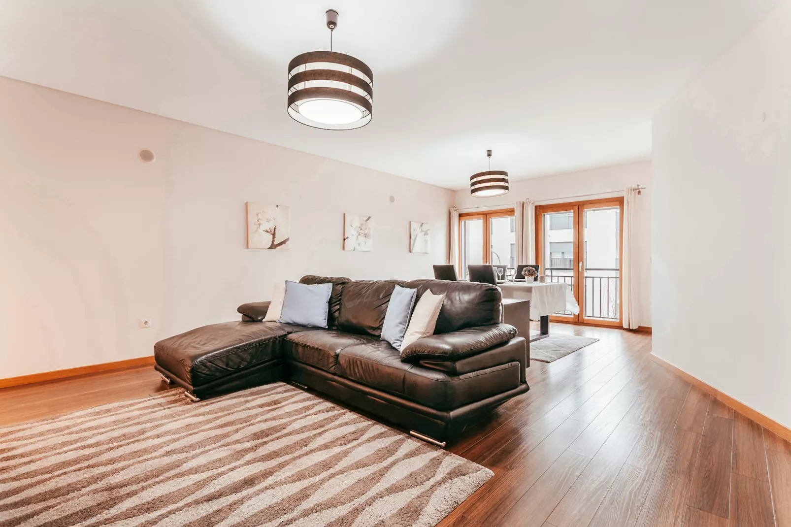 Modern & Elegant 2 bedroom in Amadora by GT House-Woonkamer