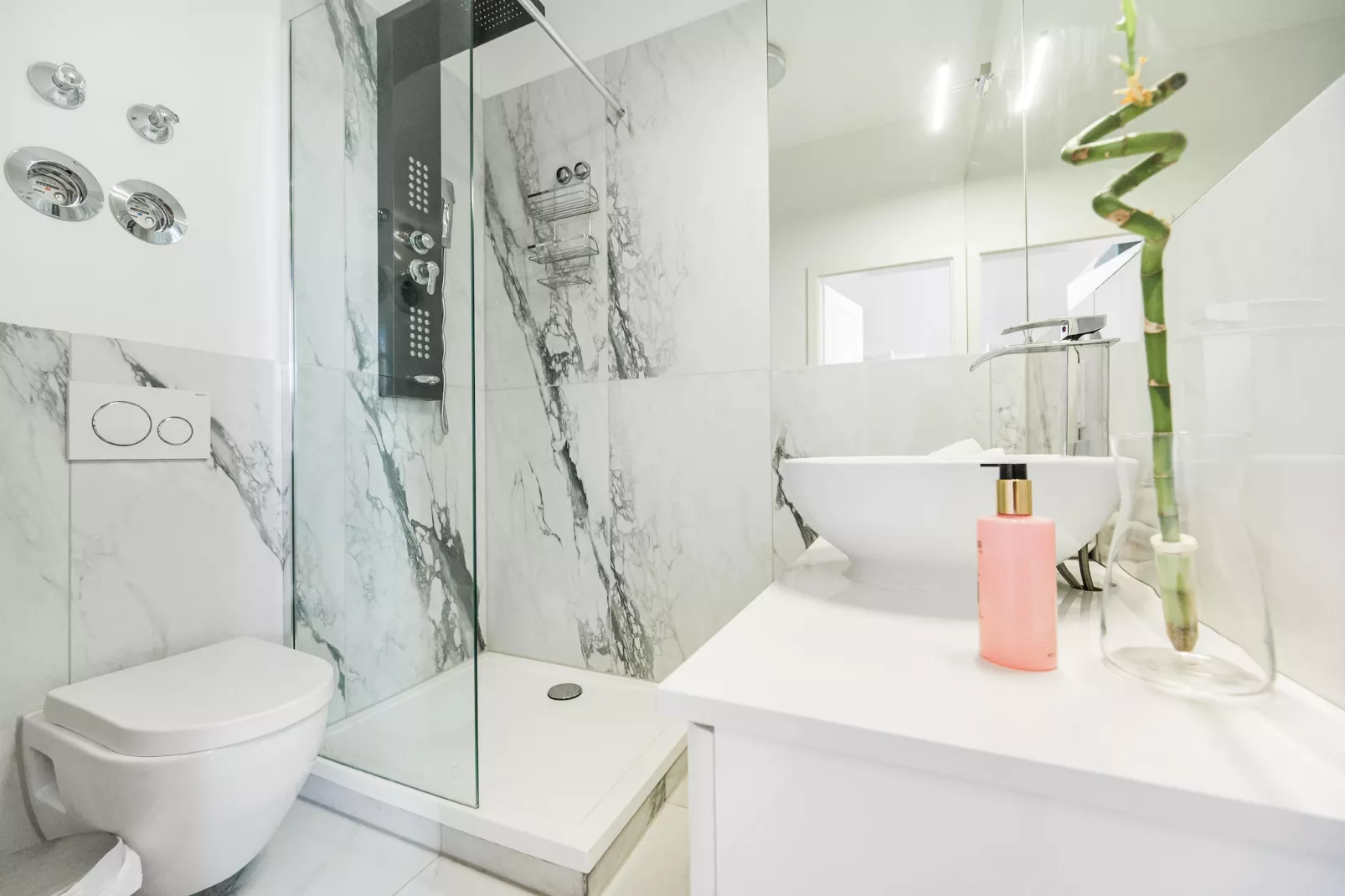 Villa Rosa Apartment 4 - Pax 3 - Badkamer